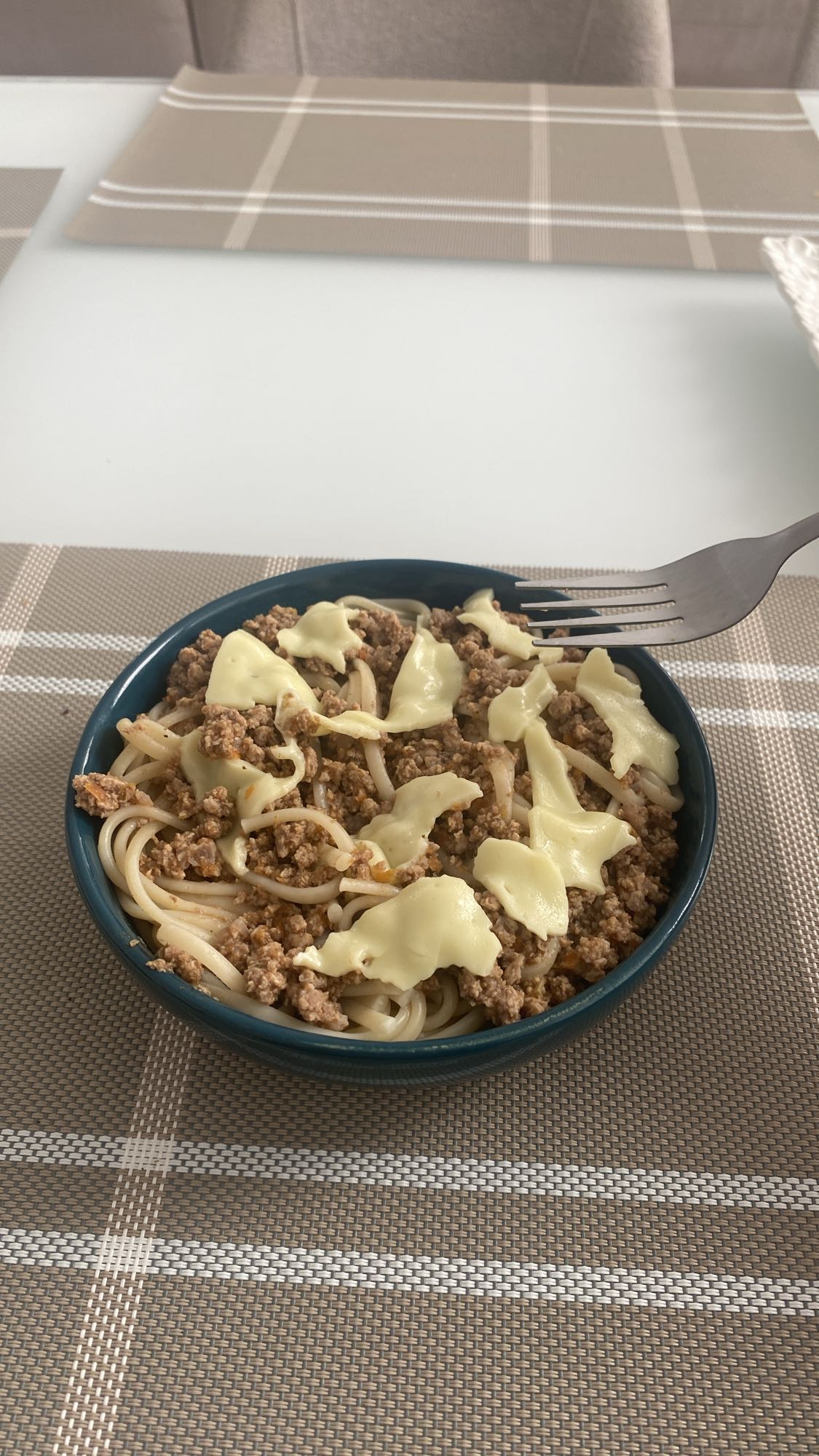 Espaguetis con carne y queso