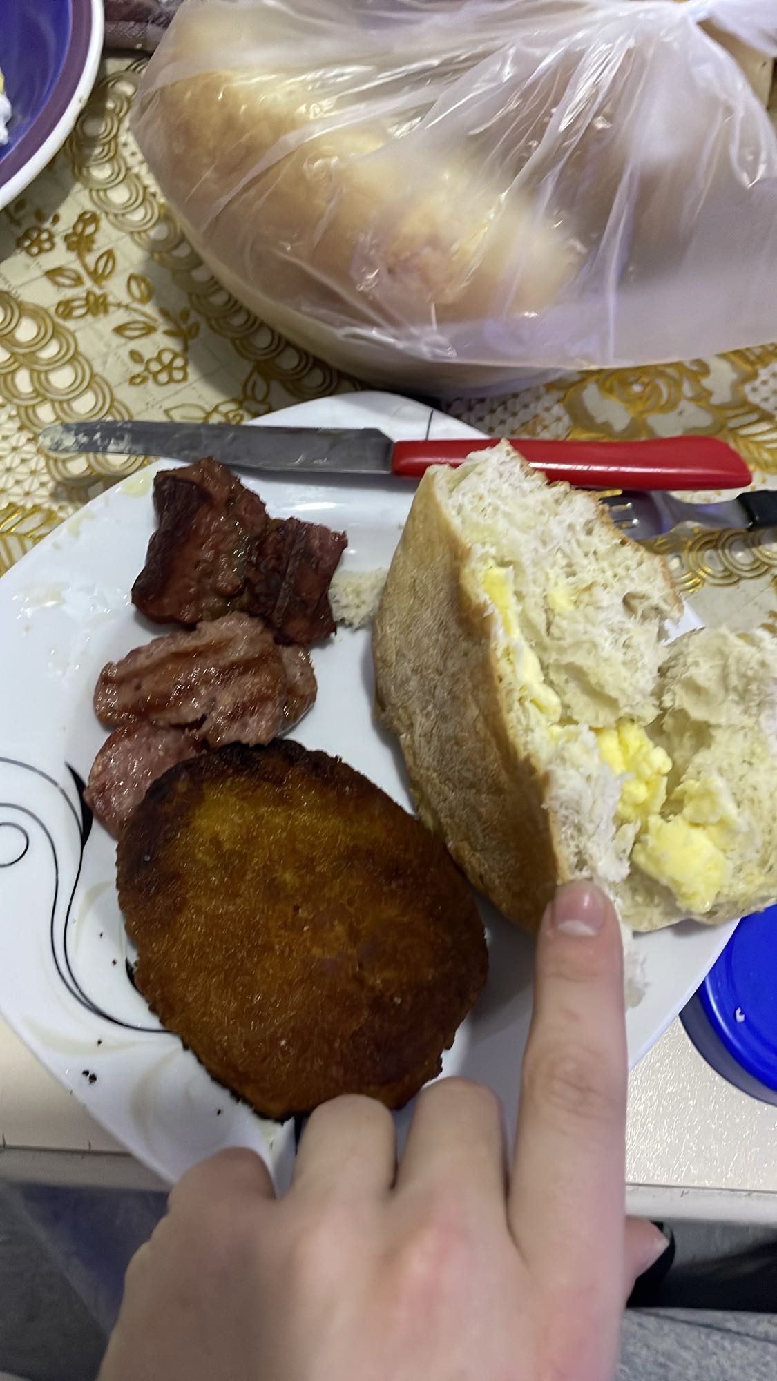 Bread with meat and egg