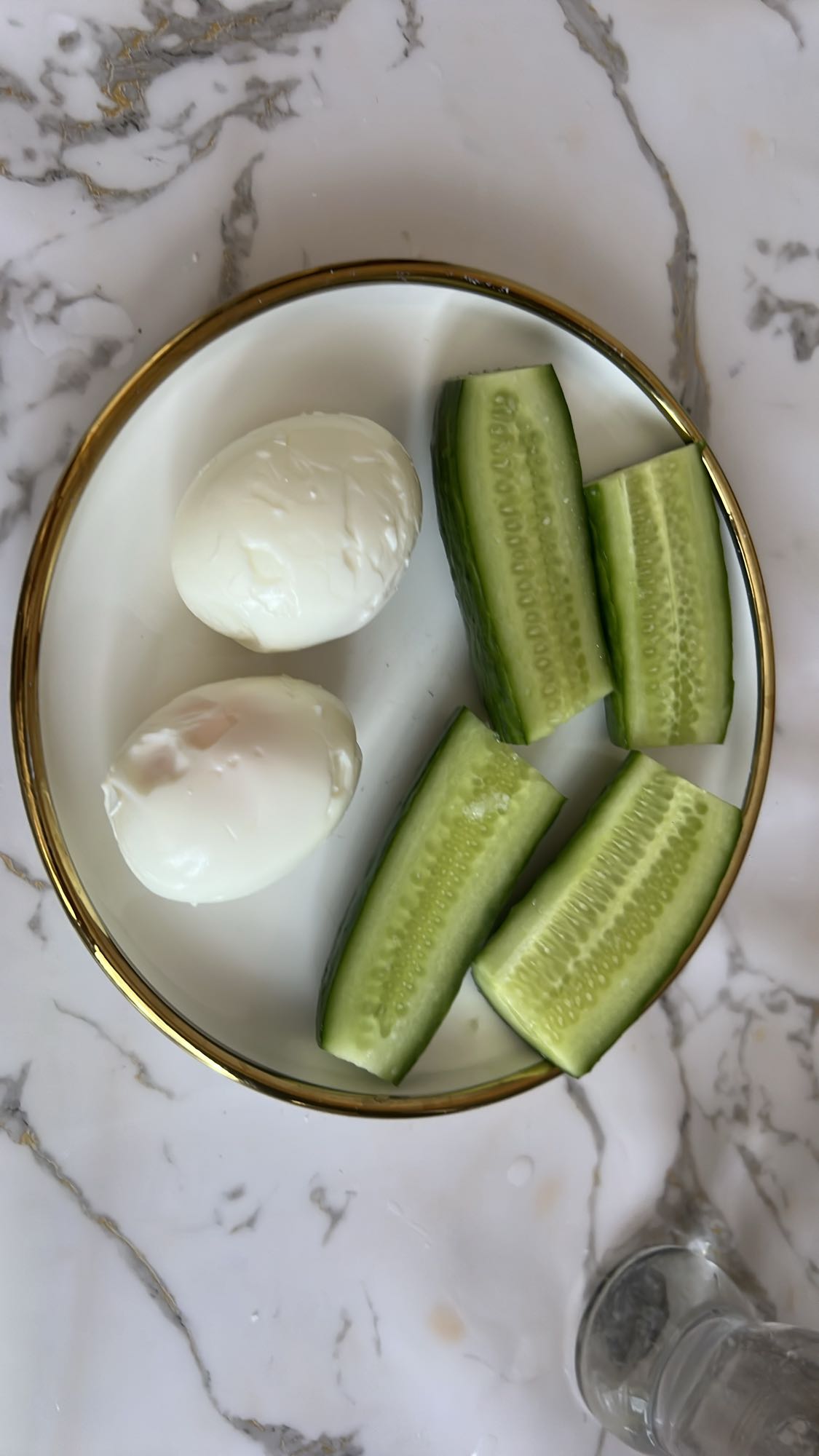 Яйца с огурцами