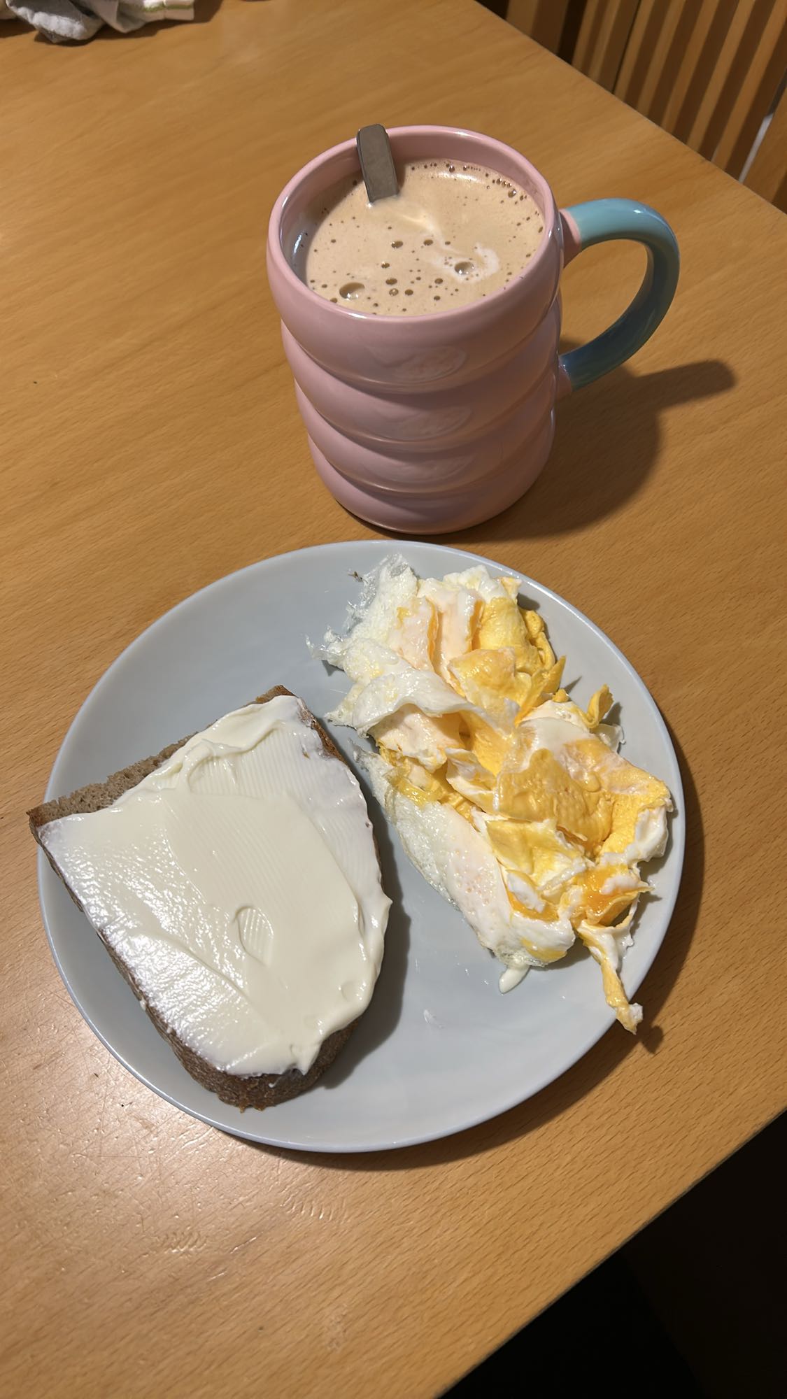 Scrambled Eggs with Bread