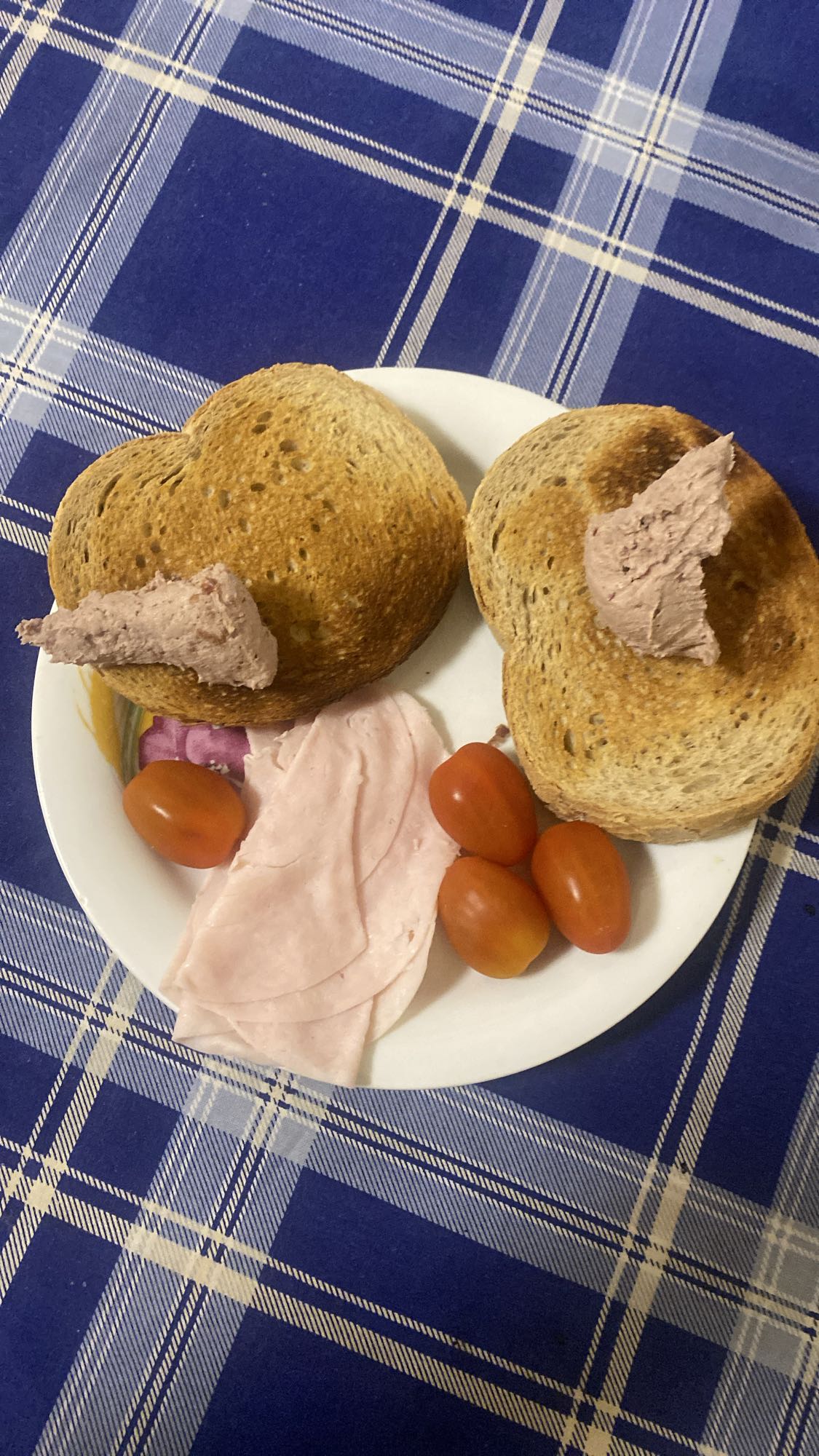 Pirítós sonkával és zöldséggel