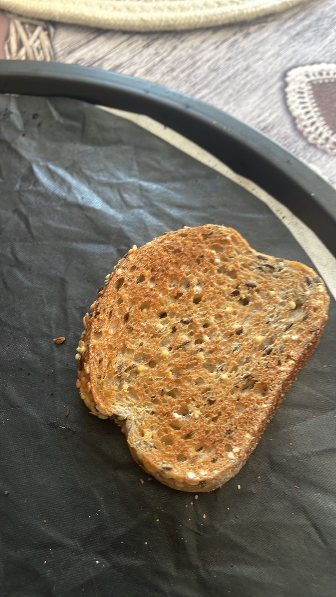 Pain grillé aux graines