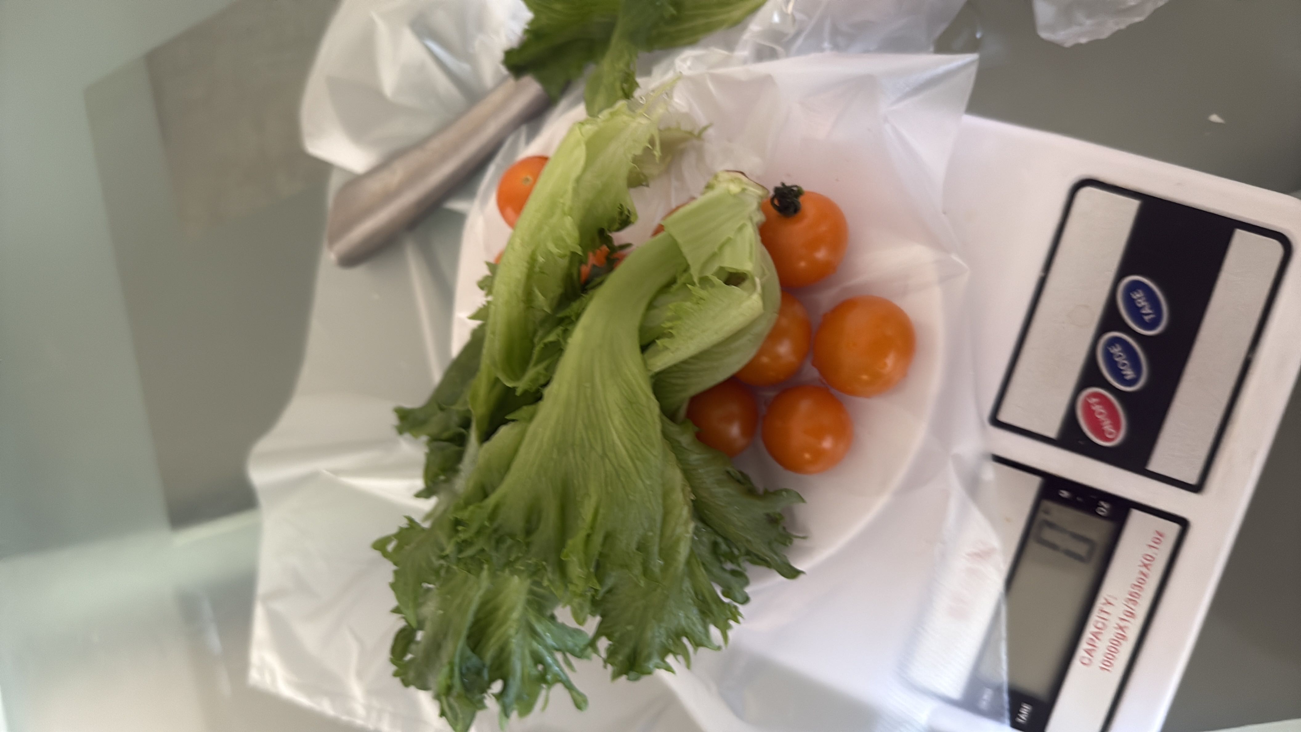 Салат с помидорами