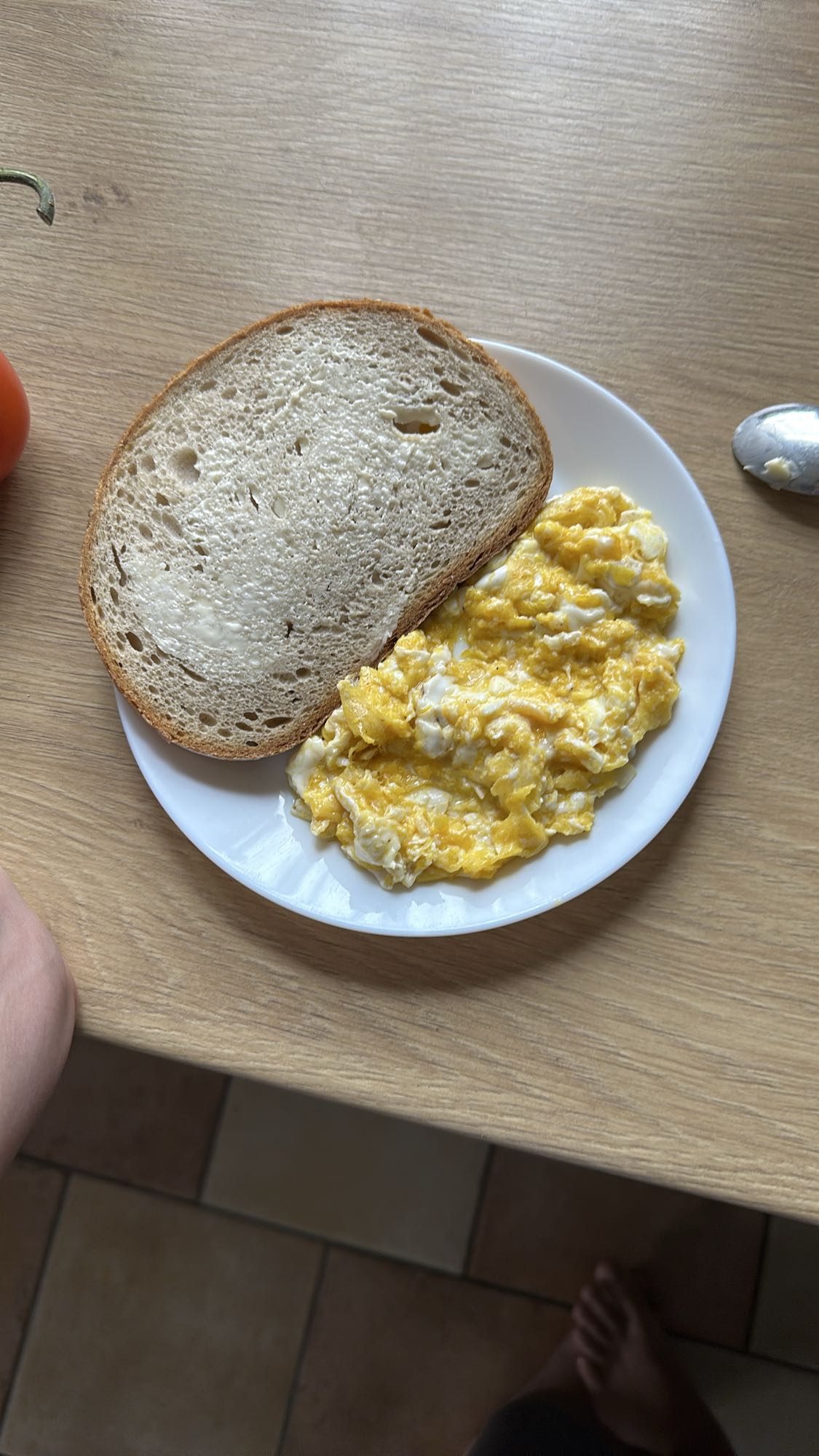 Jajecznica z chlebem