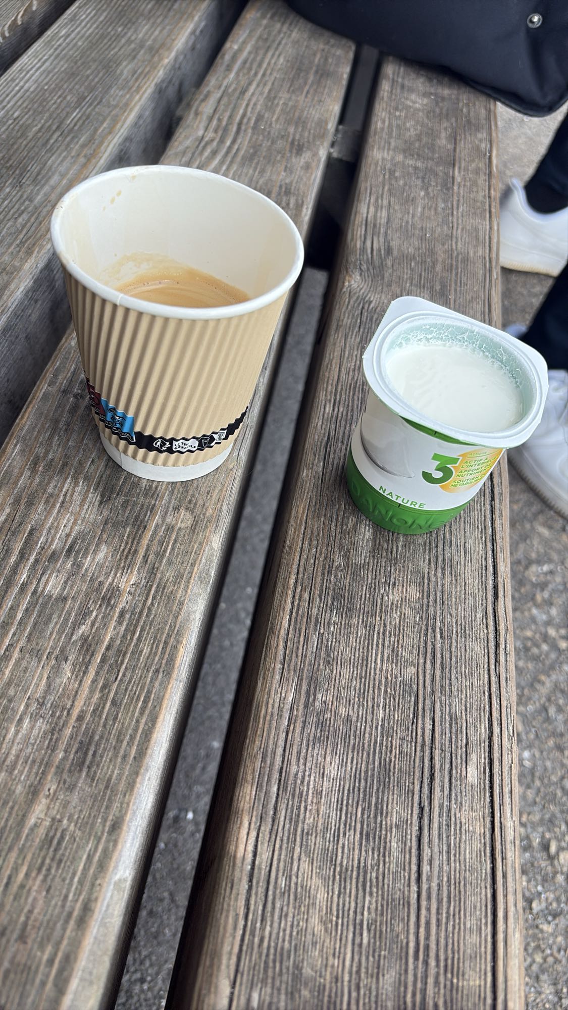 Café et yaourt nature