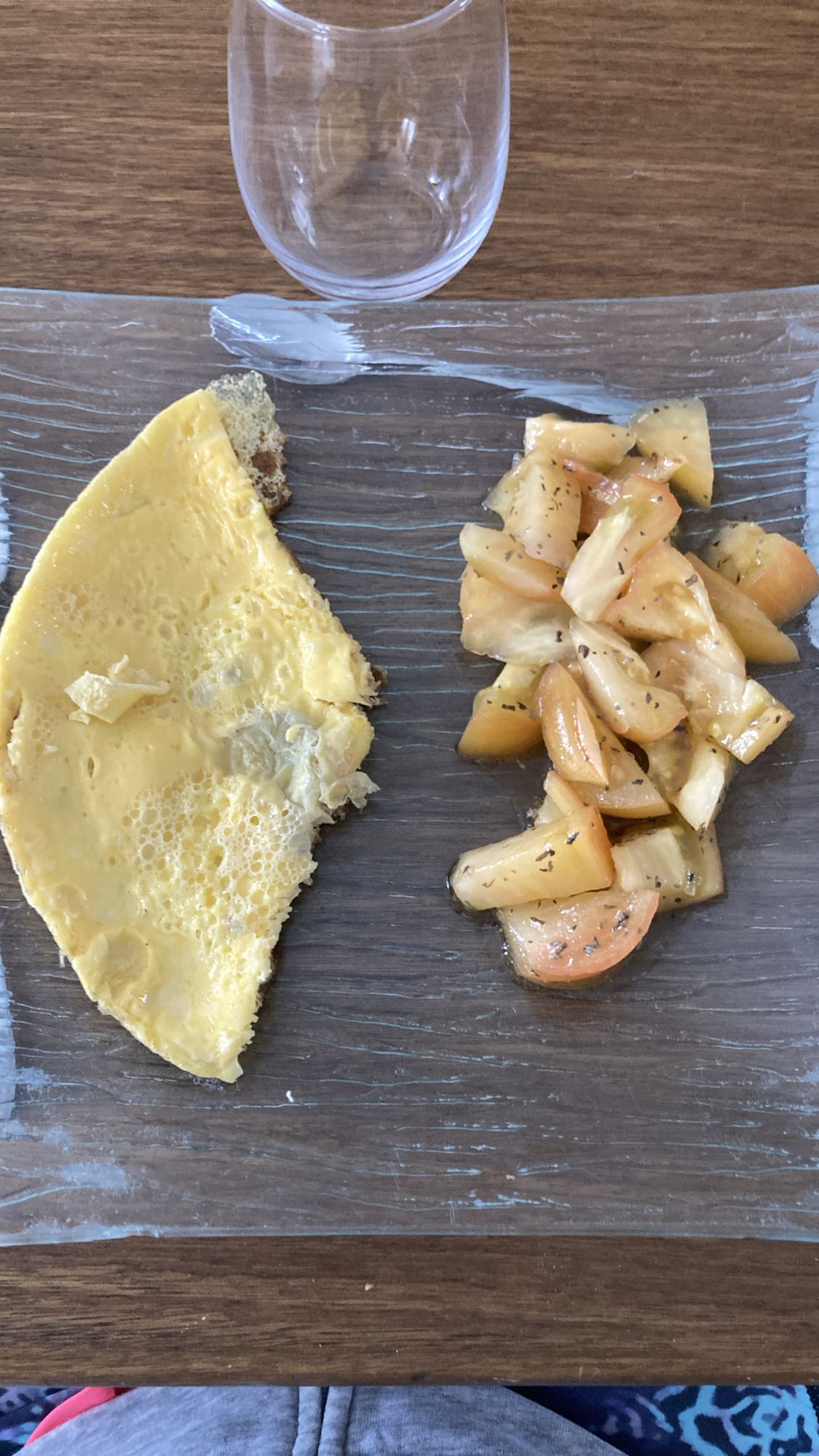 Omelette et salade de tomates