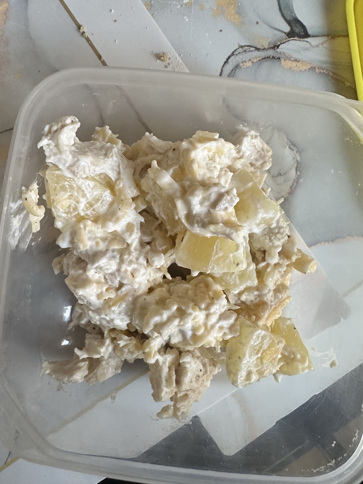 Куриный салат с ананасом