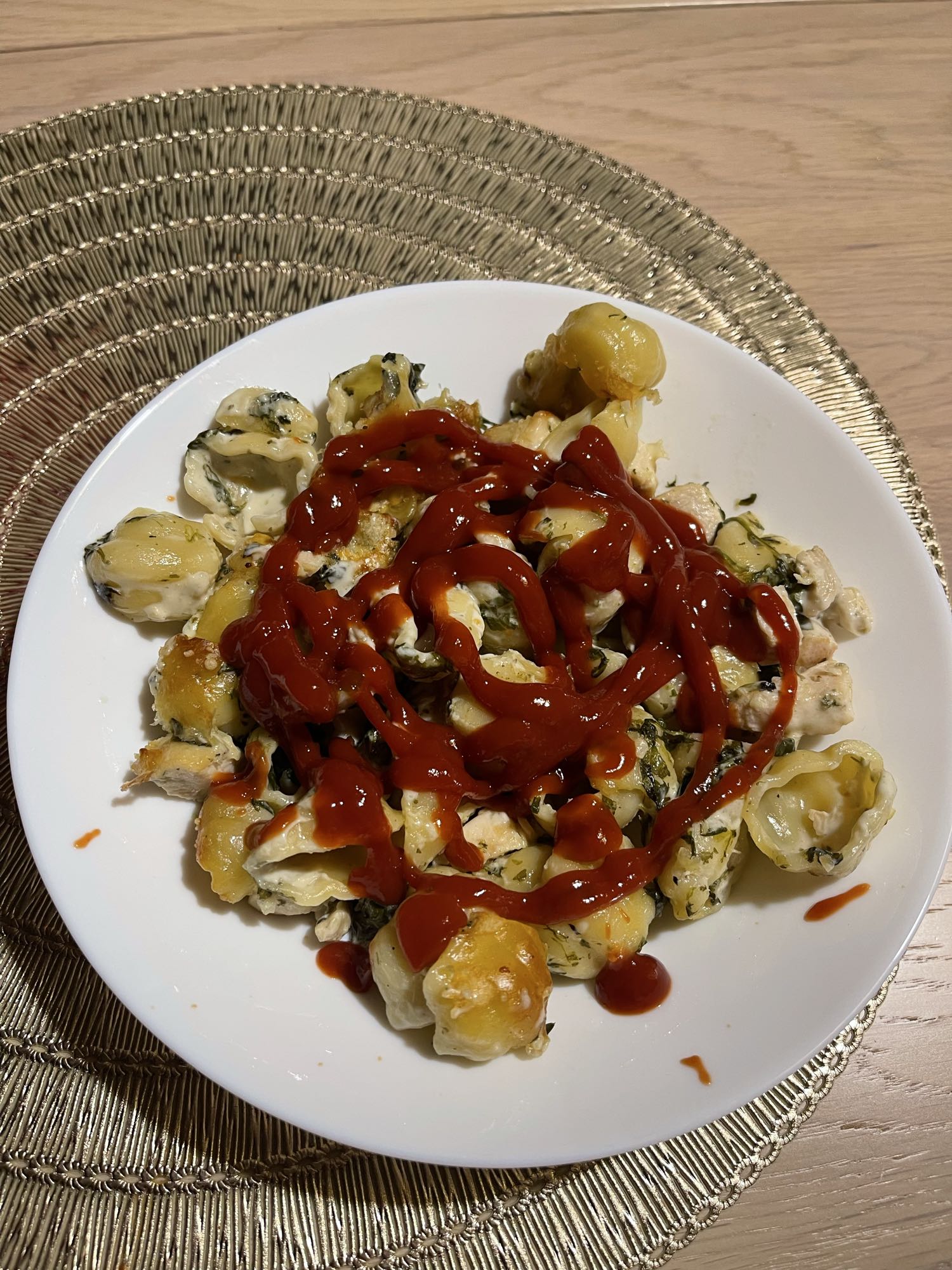 Juustoinen tortellinipasta