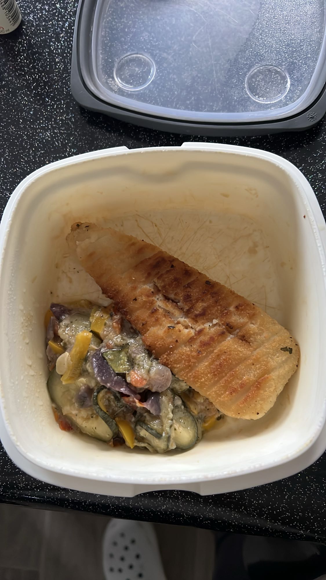 Poisson grillé et légumes