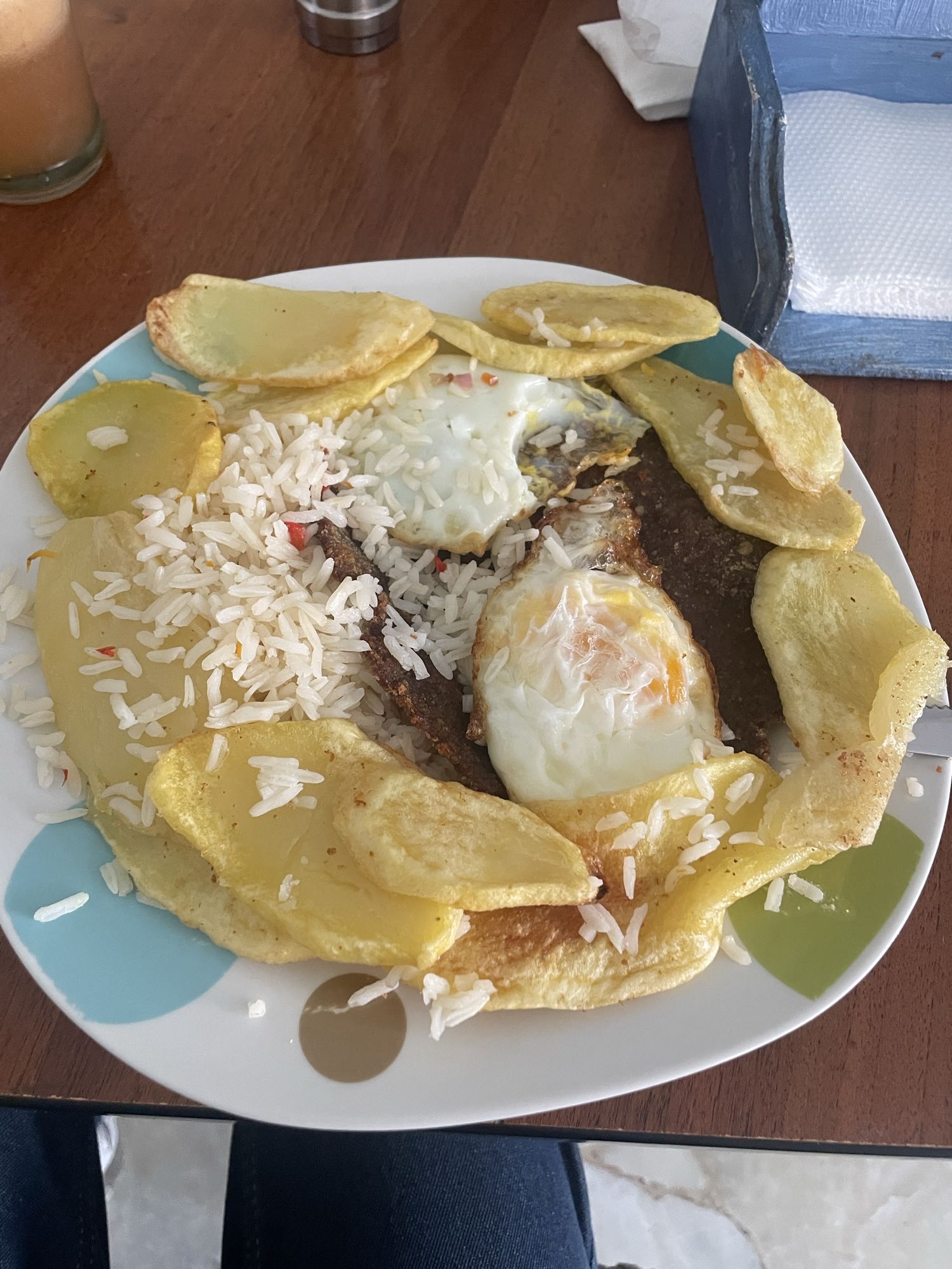 Arroz con huevo y papas