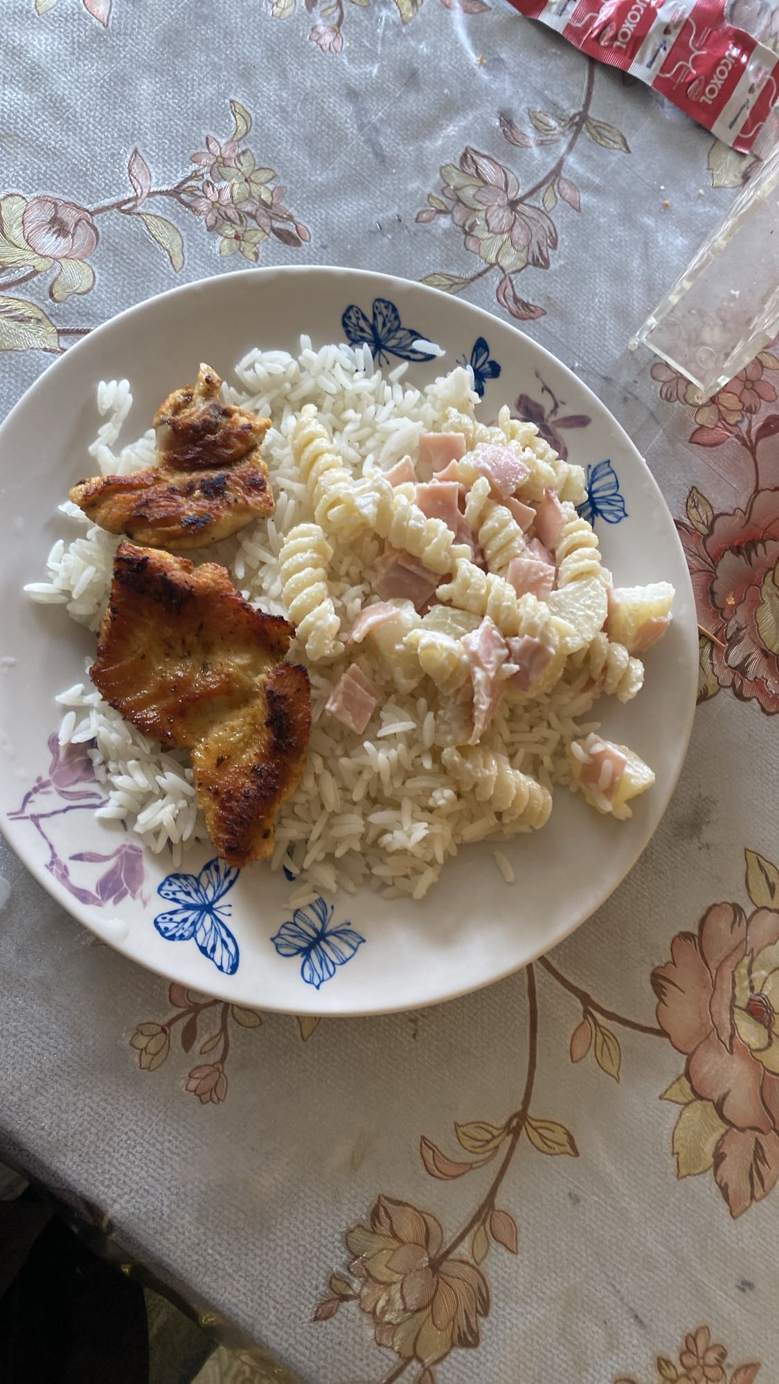 Pollo con arroz y ensalada