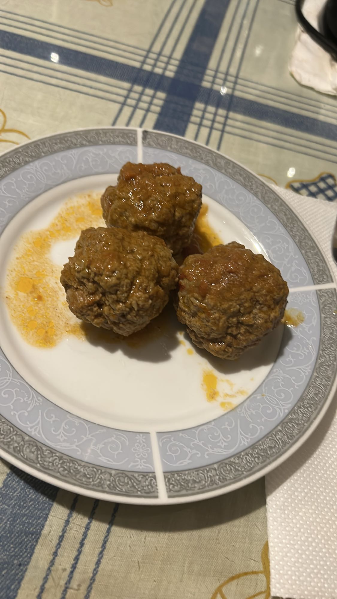 Κεφτεδάκια με σάλτσα