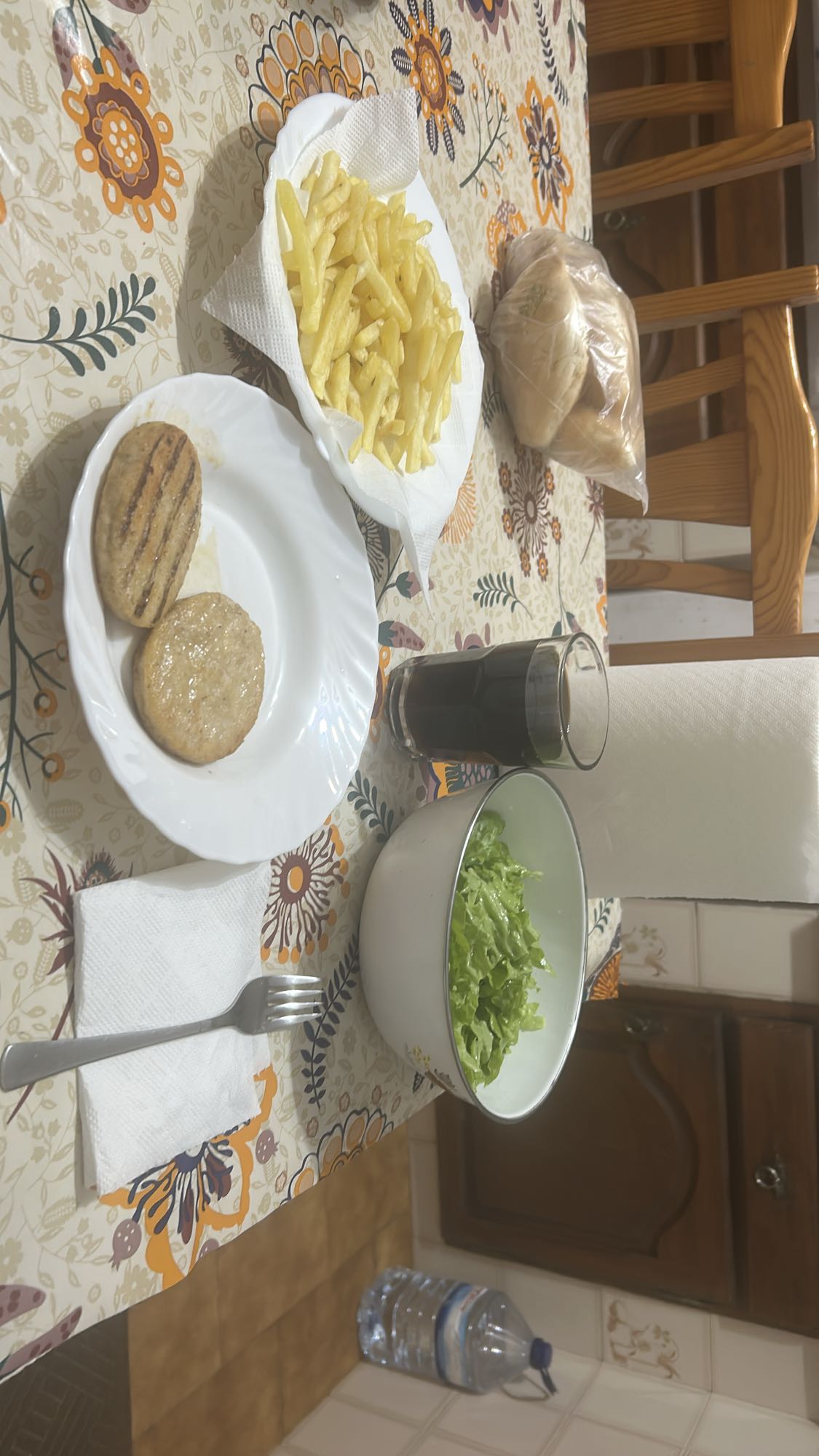 Hambúrguer com batatas