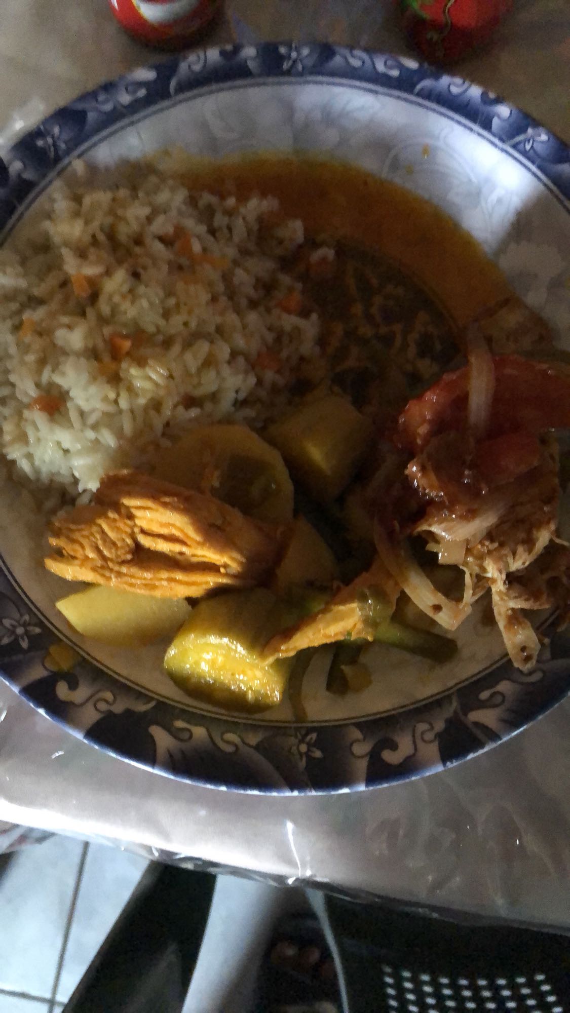 Pollo guisado con arroz