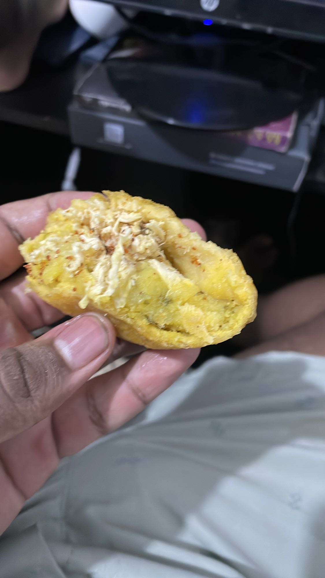 Arepa de plátano con pollo