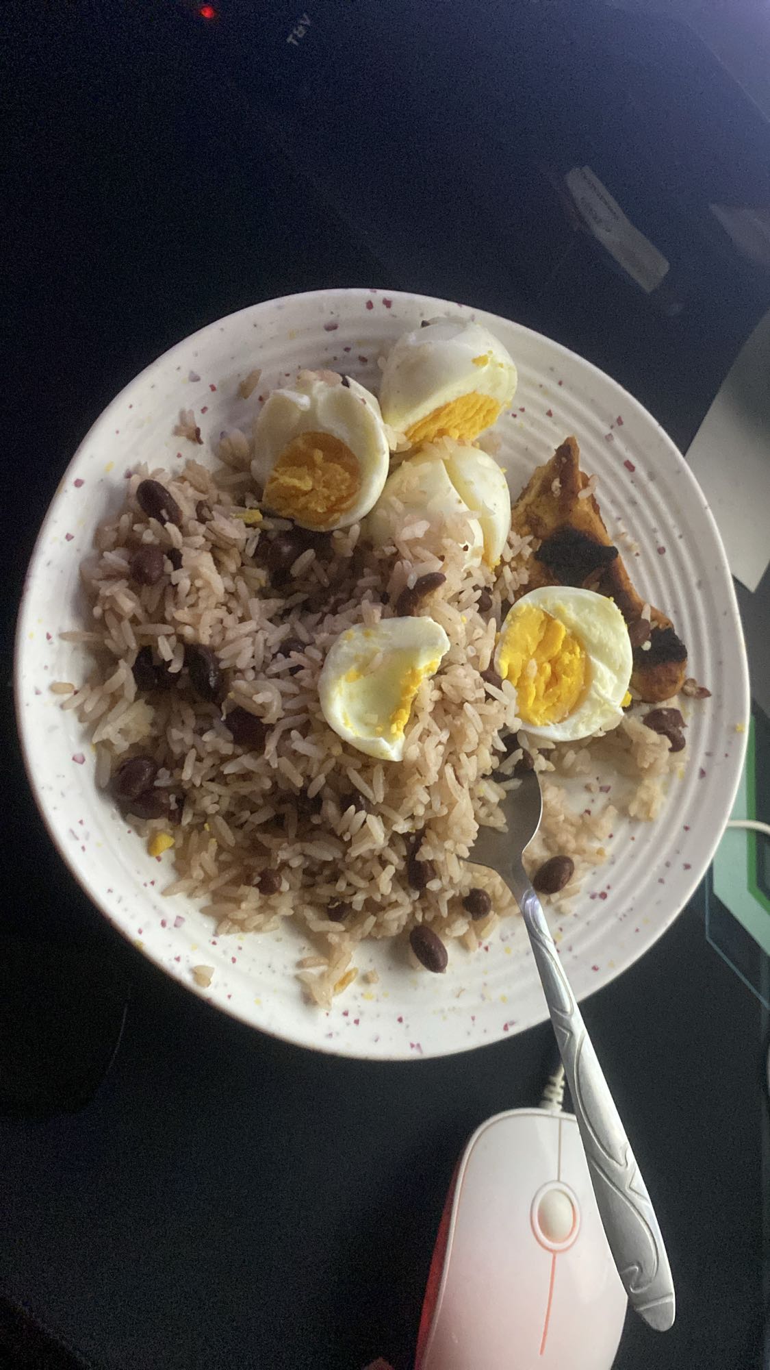 Arroz con frijoles y huevo