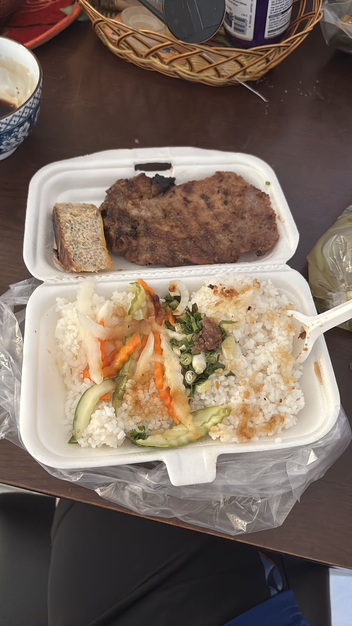 Cơm tấm sườn bì chả