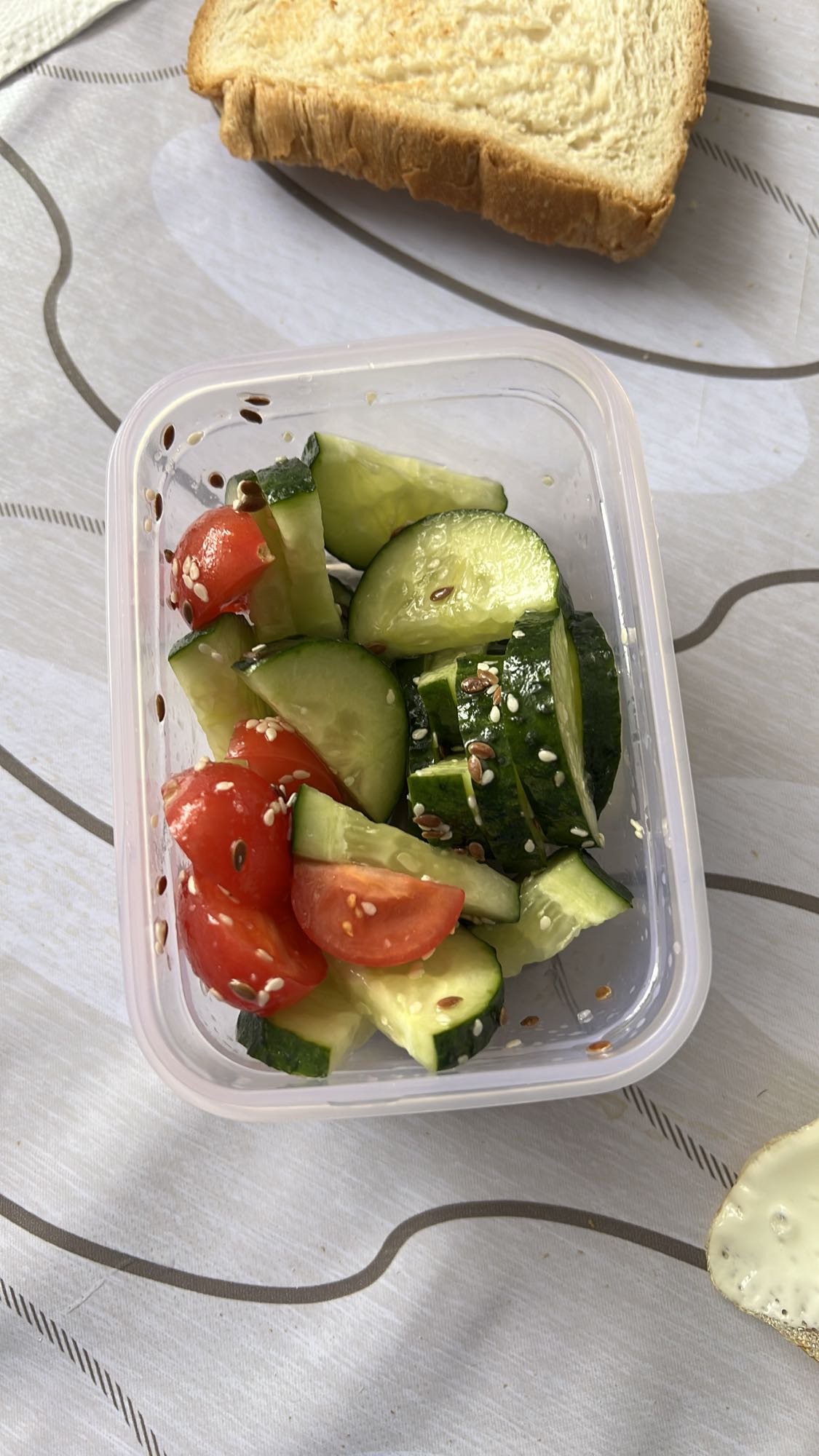 Овощной салат с семенами