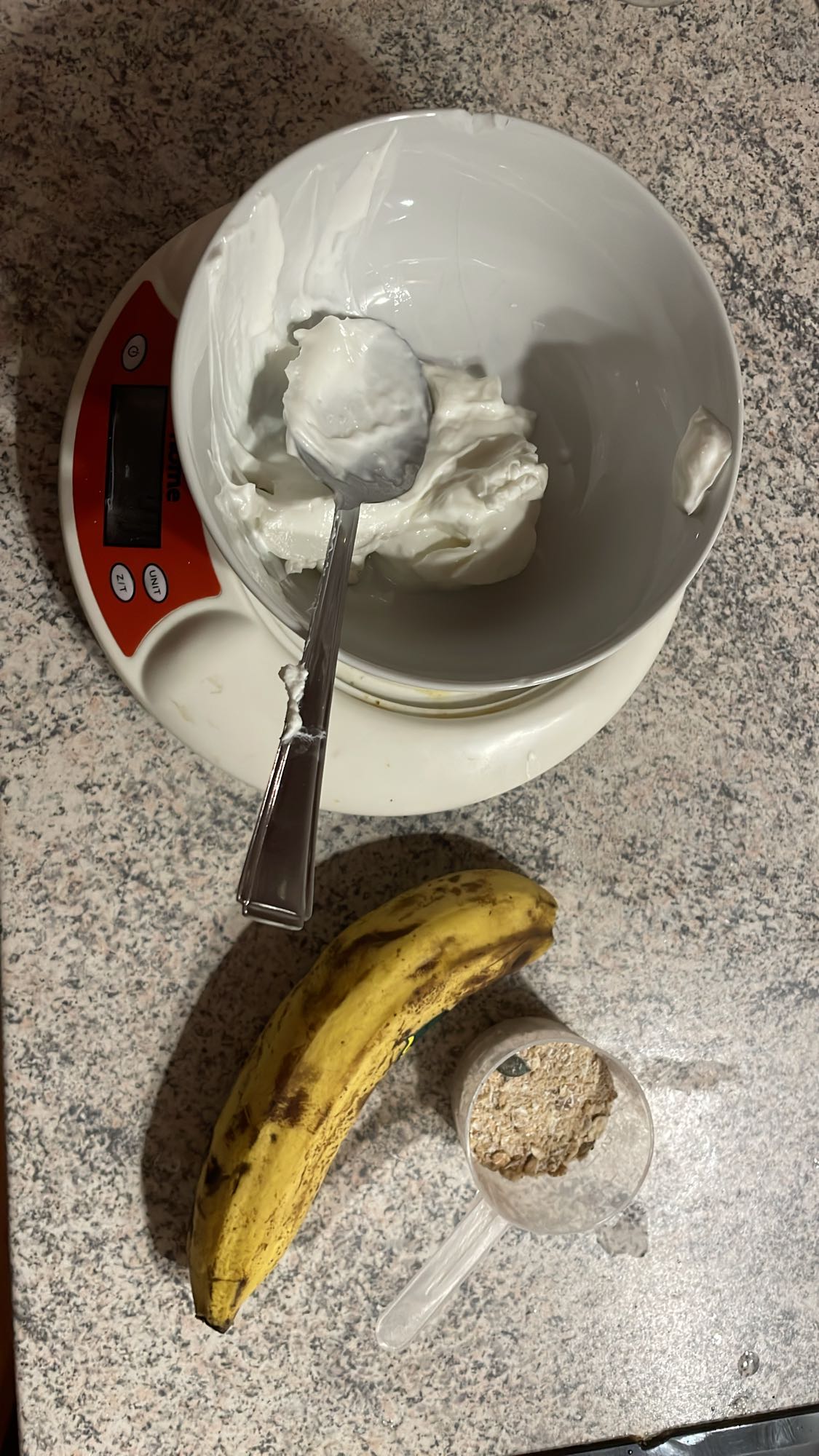 Jogurt z banano in ovsom