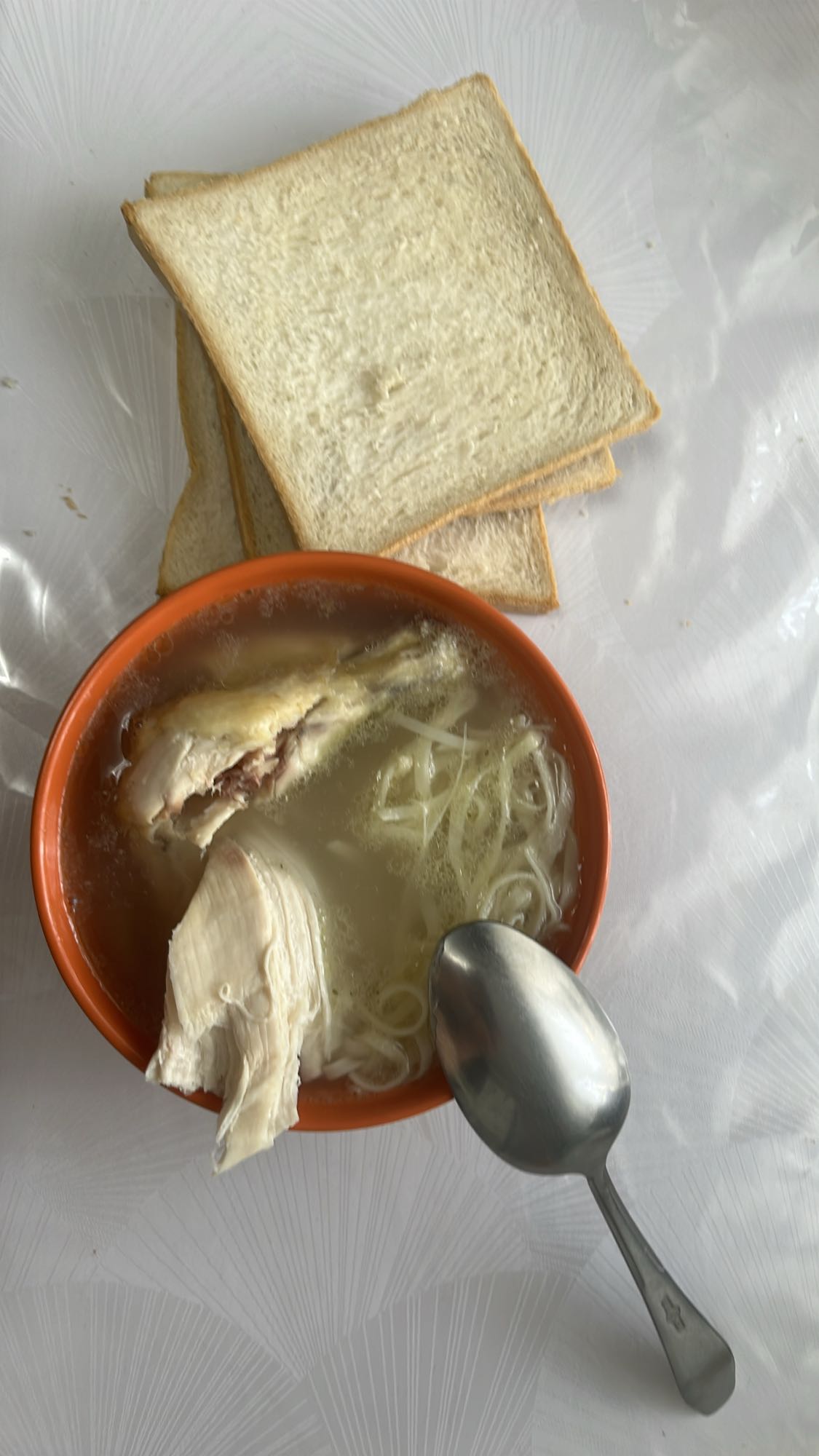 Куриный суп с хлебом
