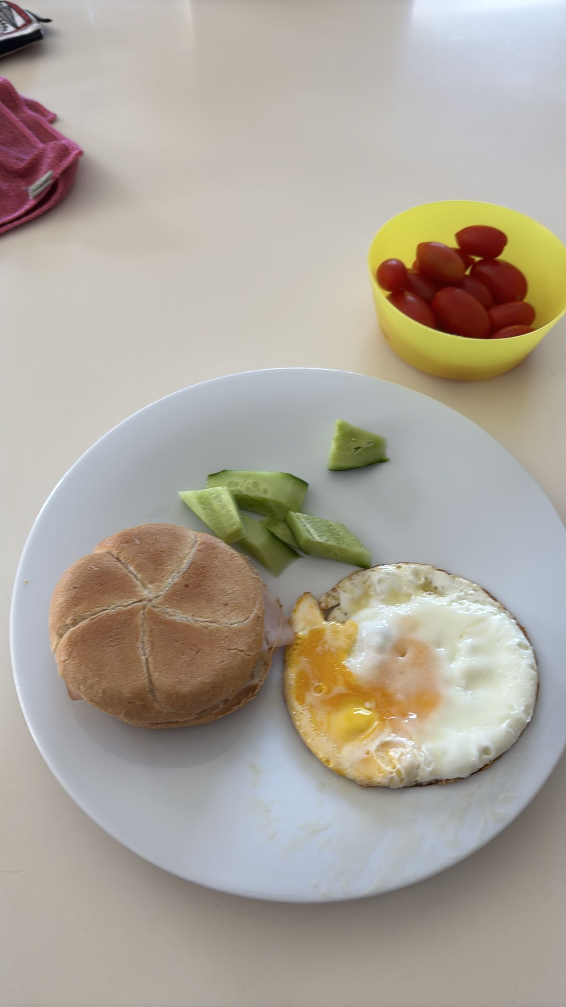 Egg Sandwich with Veggies