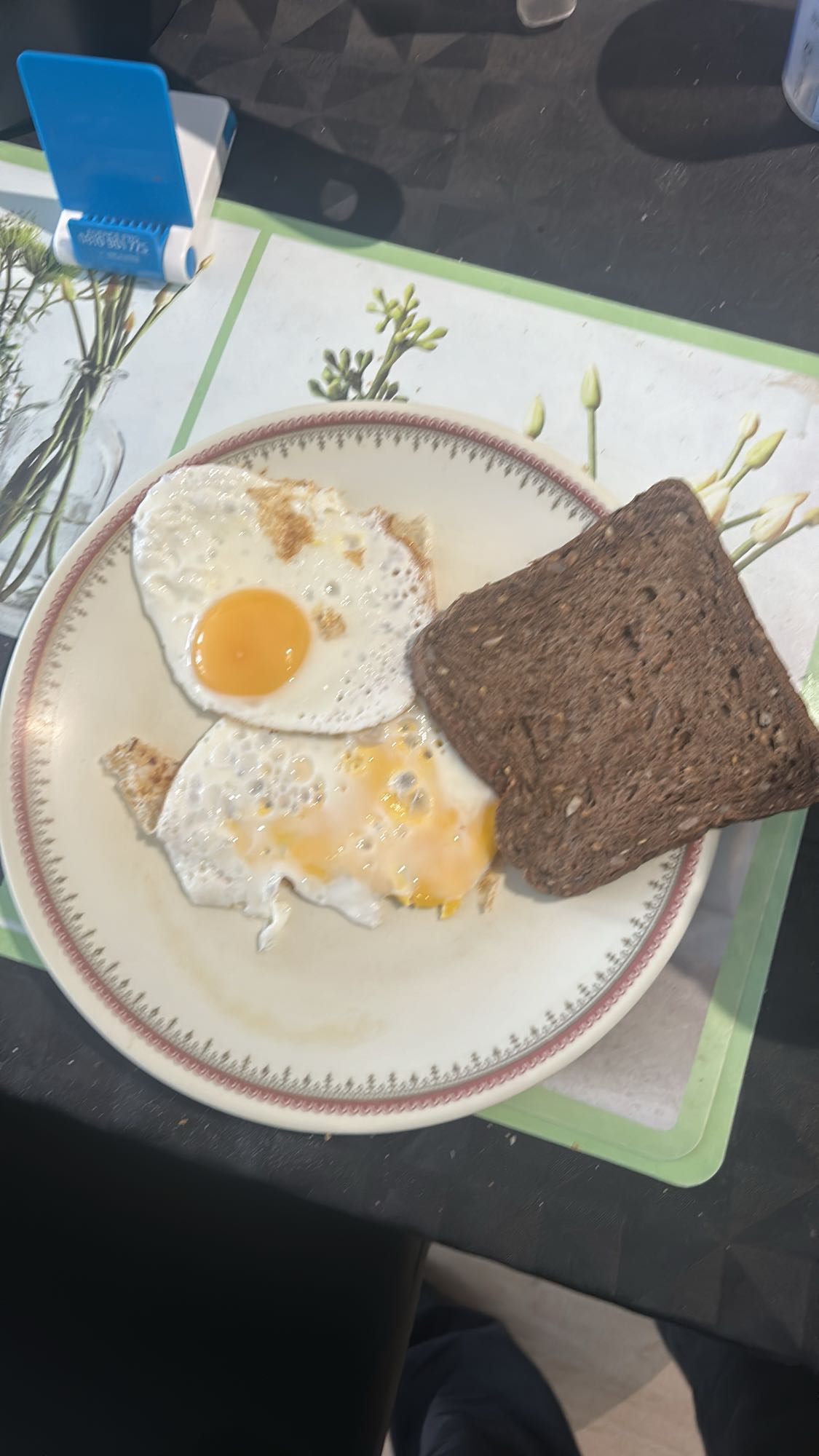 Oeufs avec pain complet