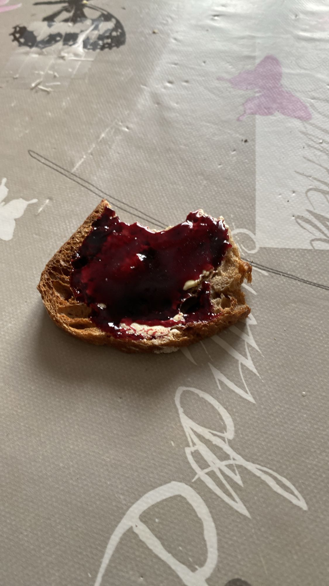 Tartine à la confiture