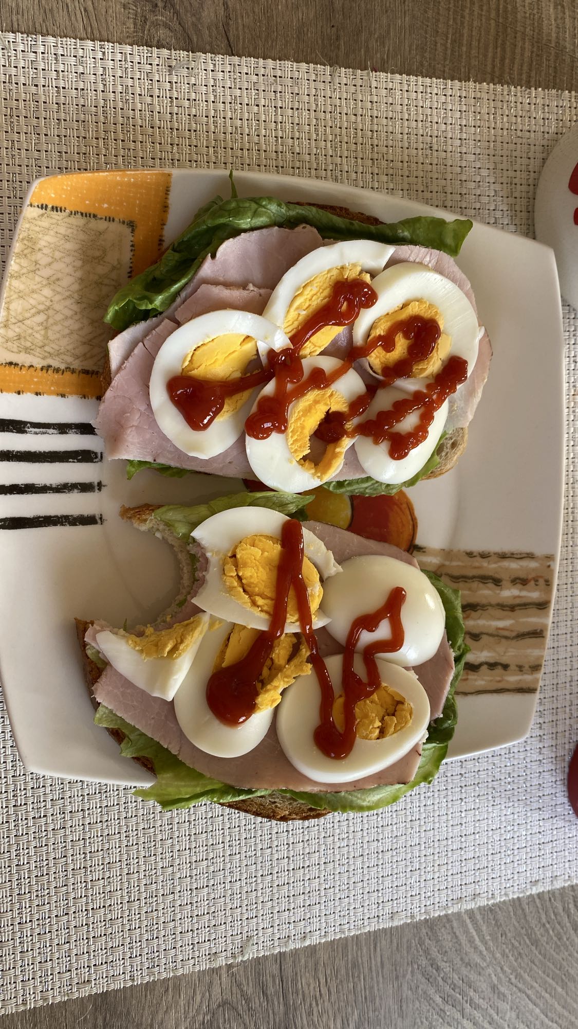 Kanapki z jajkiem i szynką