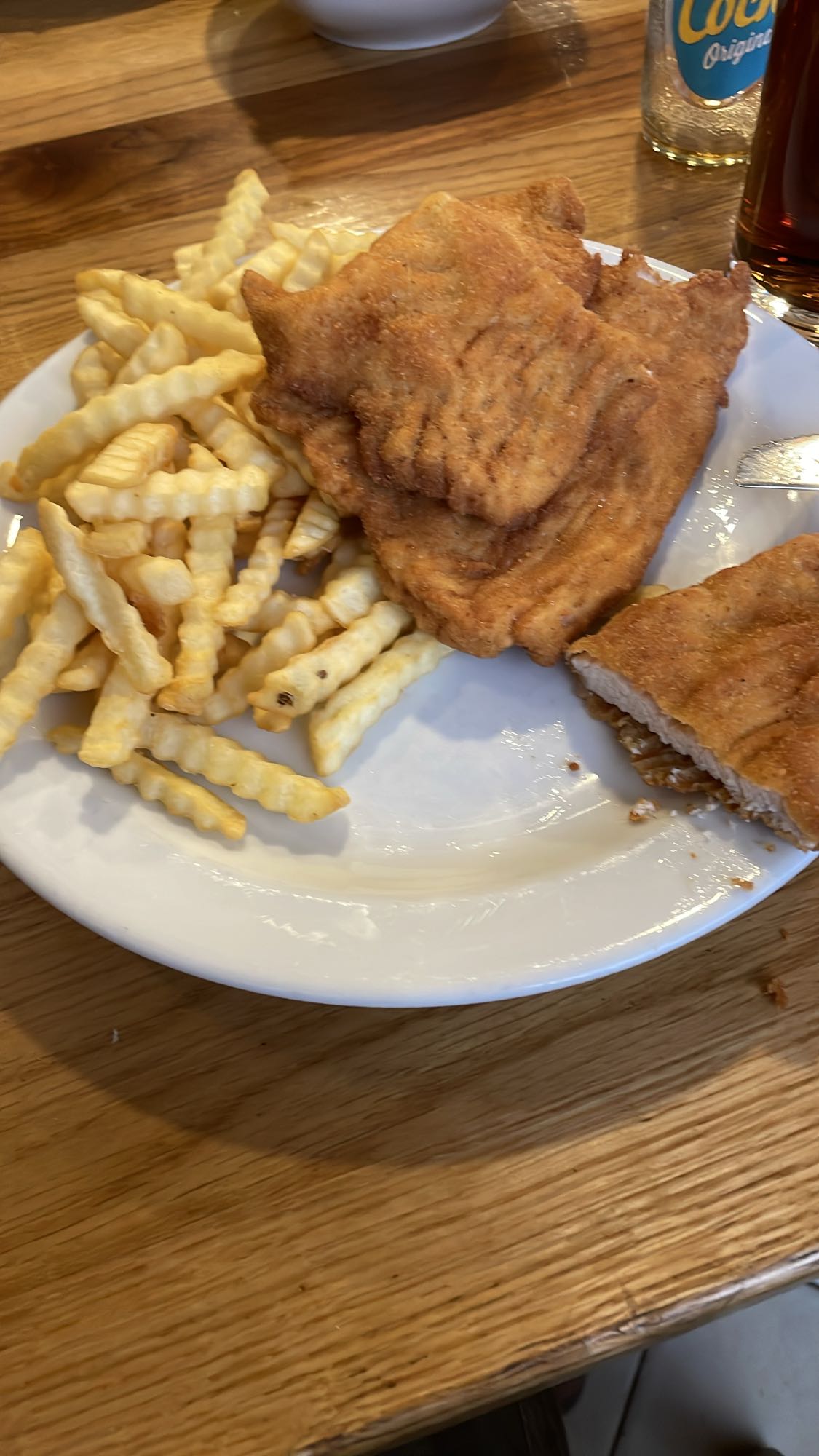 Ocvrti zrezek s krompirčkom