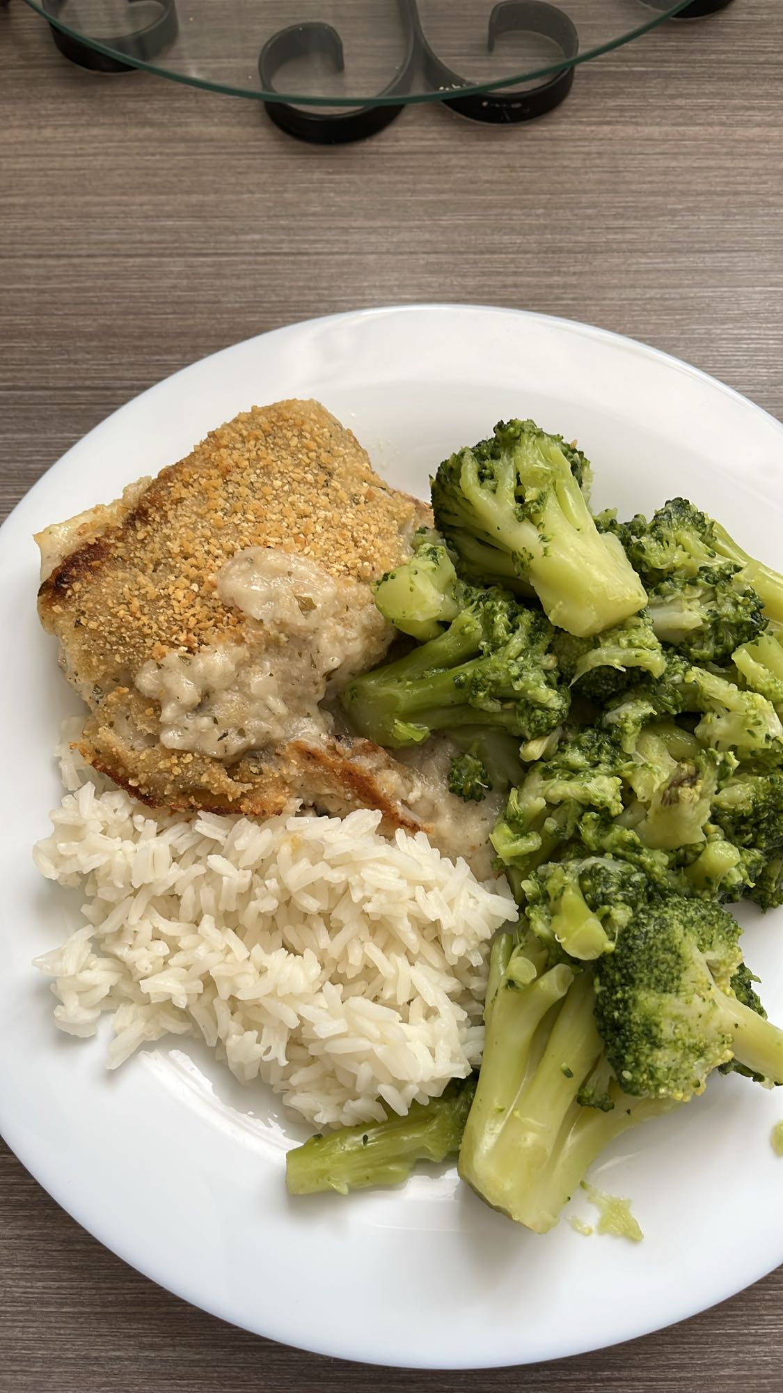 Poisson pané avec riz et brocoli