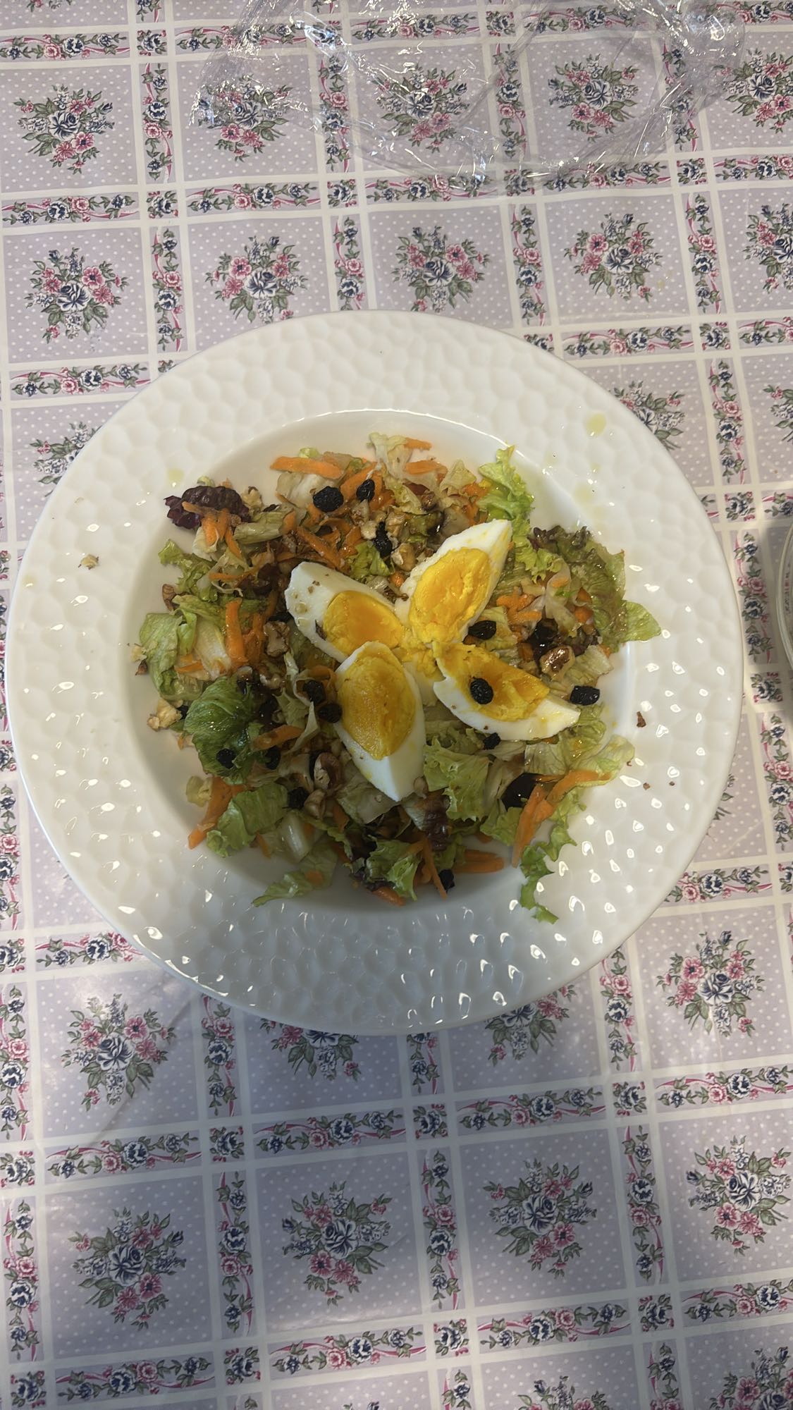 Egg and Walnut Salad