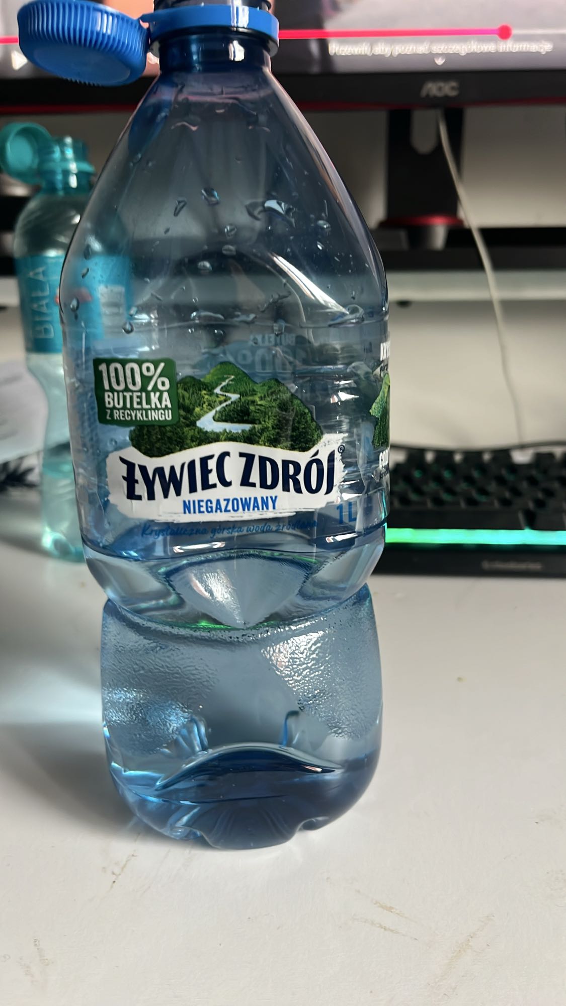 Woda niegazowana