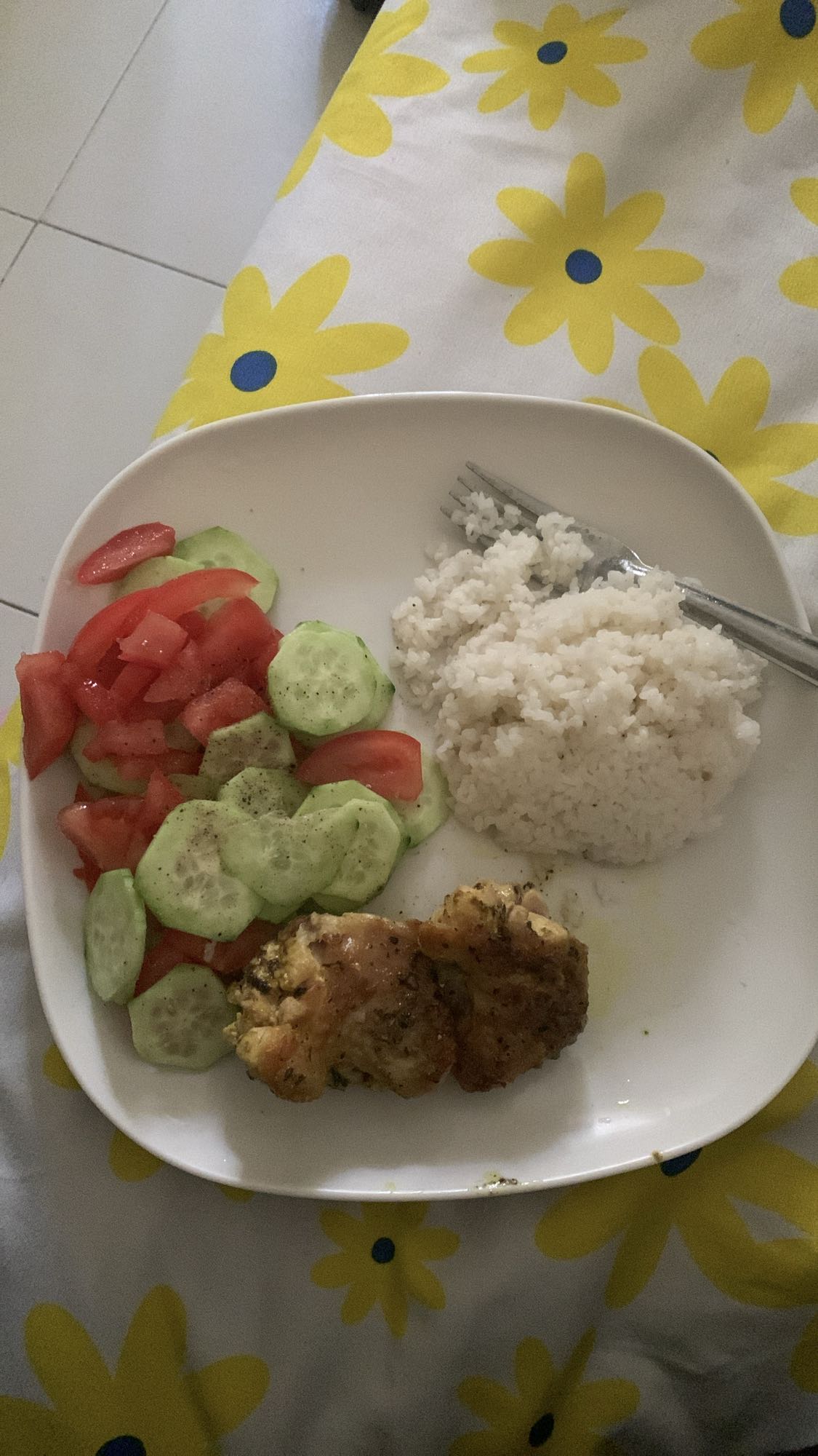 Poulet avec riz et salade