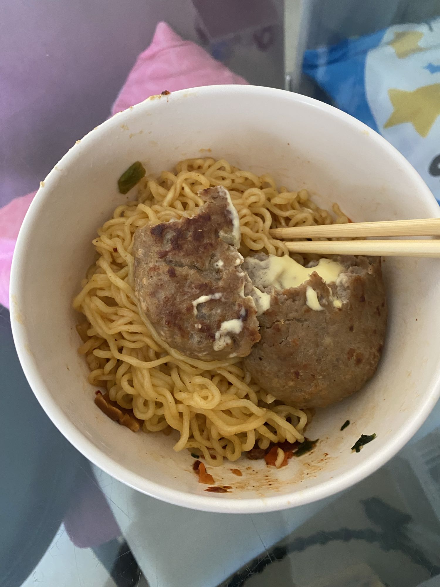 方便面配芝士肉饼