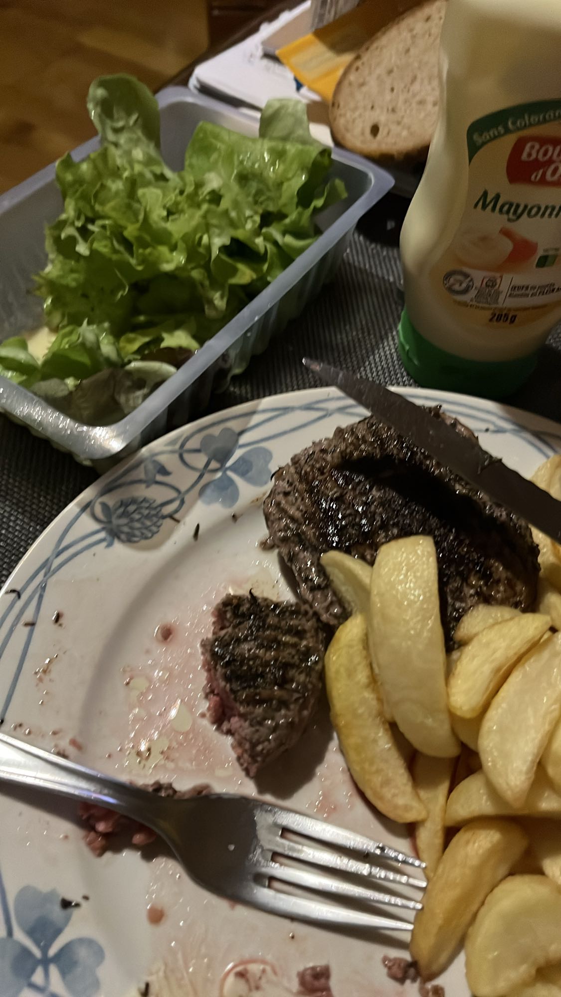Steak frites et salade