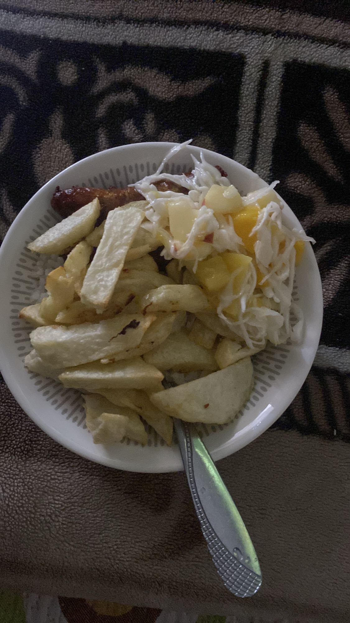 Papas fritas con ensalada