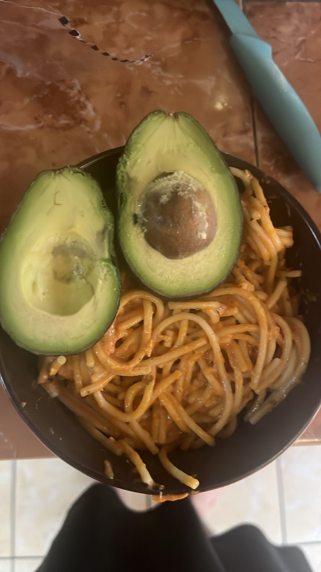 Espaguetis con aguacate