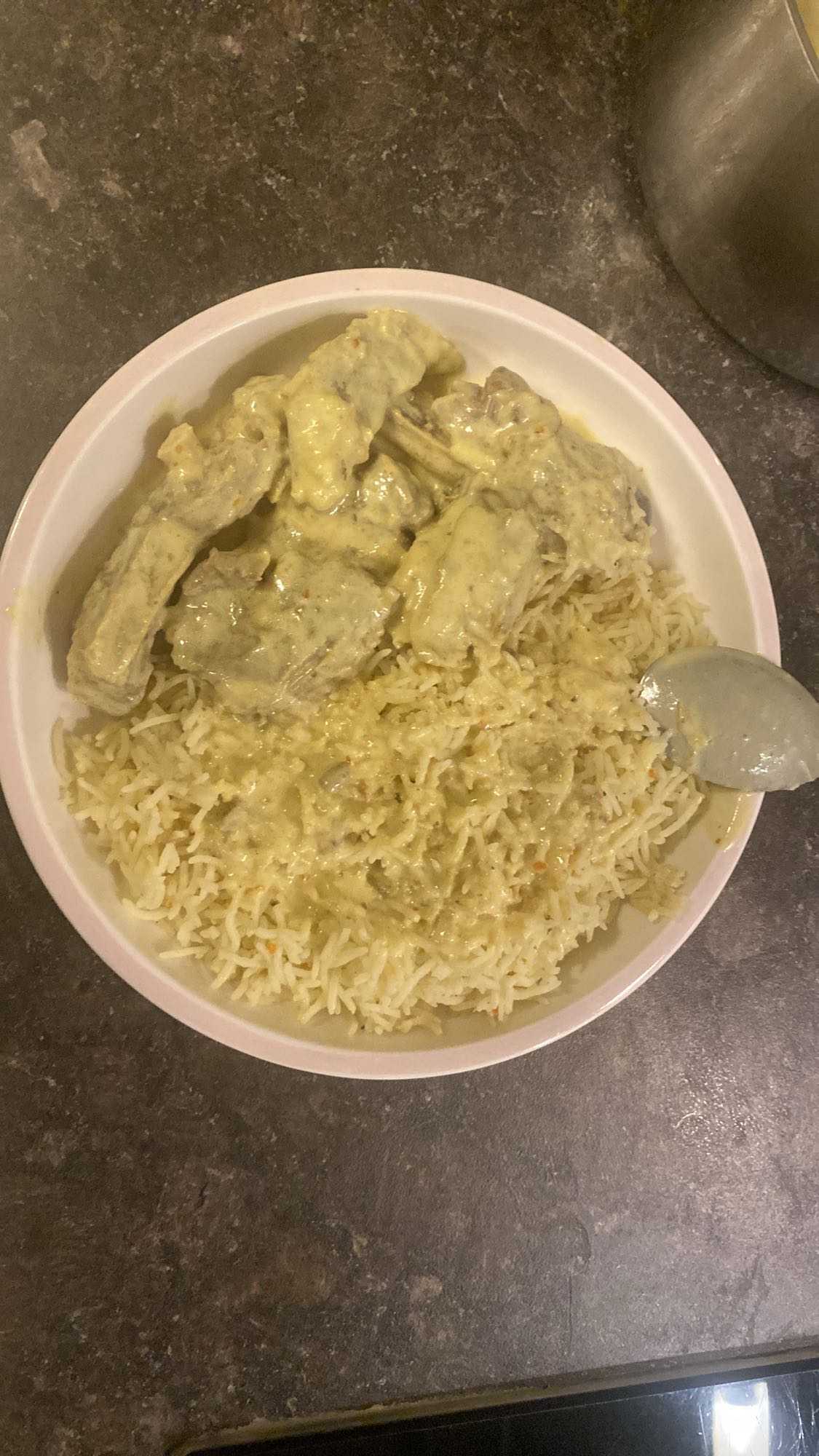 أرز باللحم مع صلصة كريمية