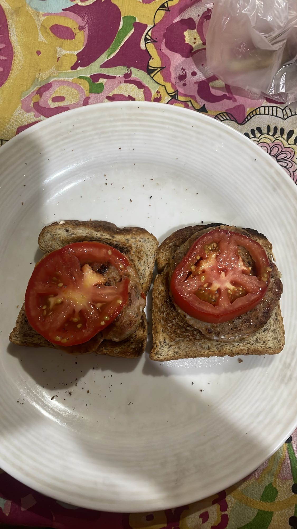 Tostadas con carne y tomate