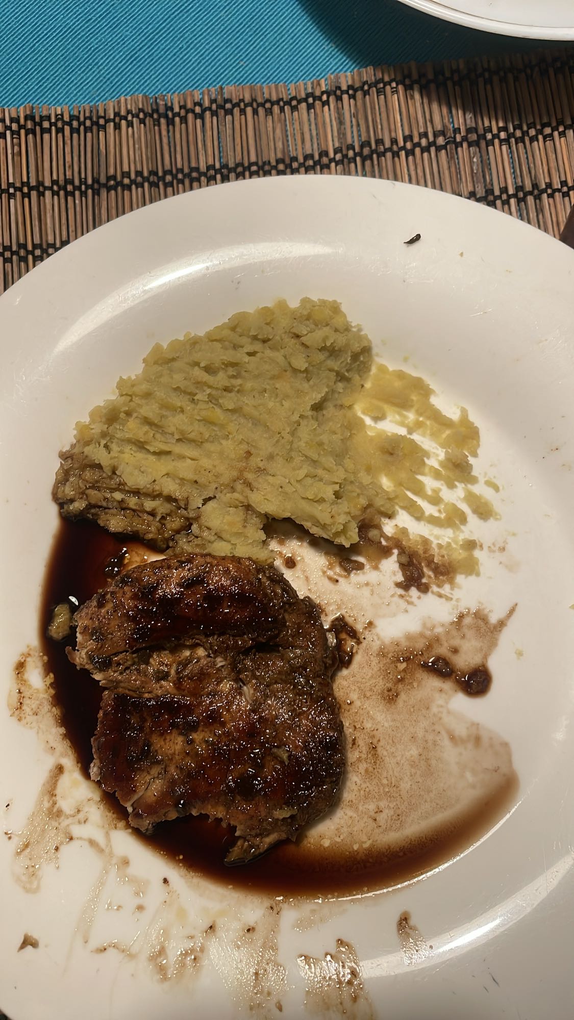 Carne con puré de guisantes