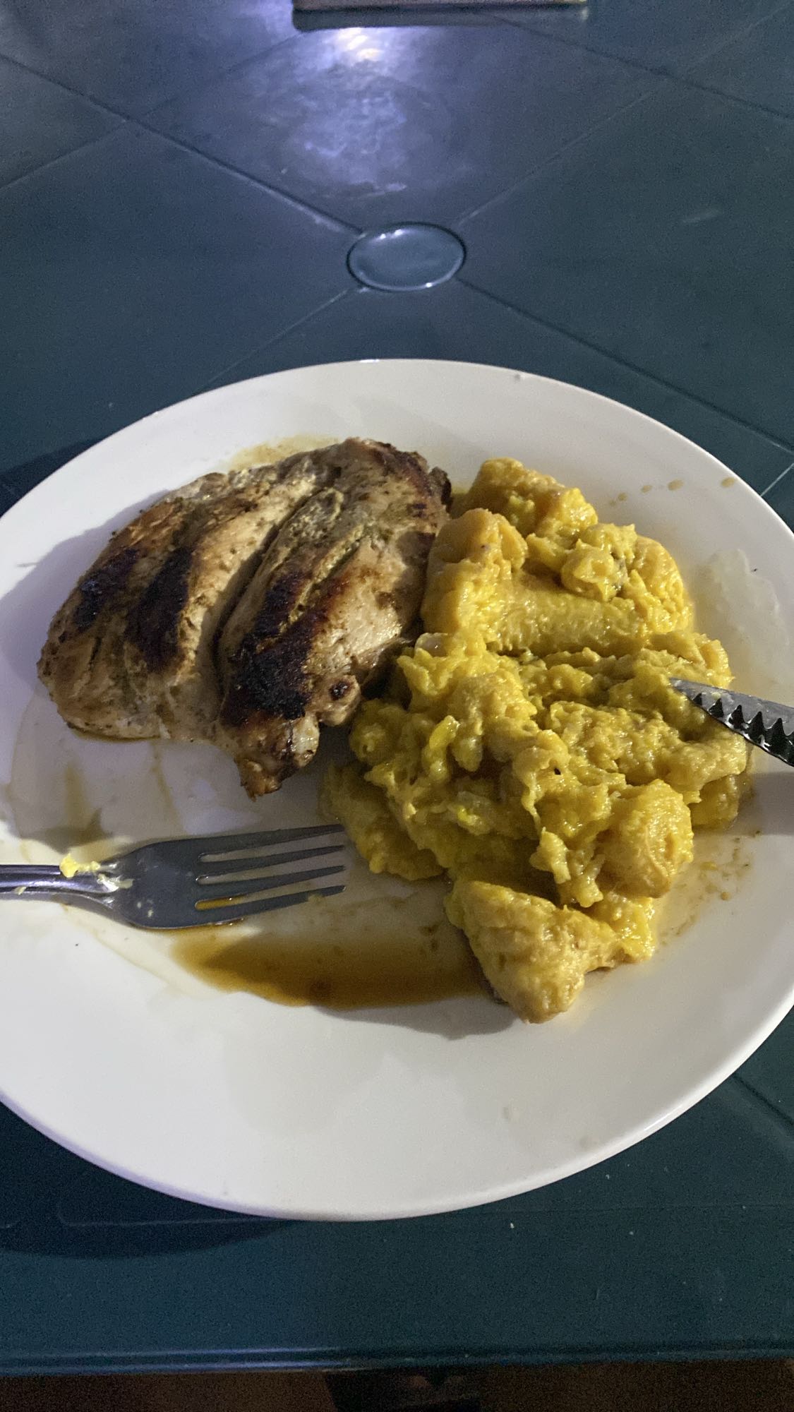 Pollo a la plancha con plátano