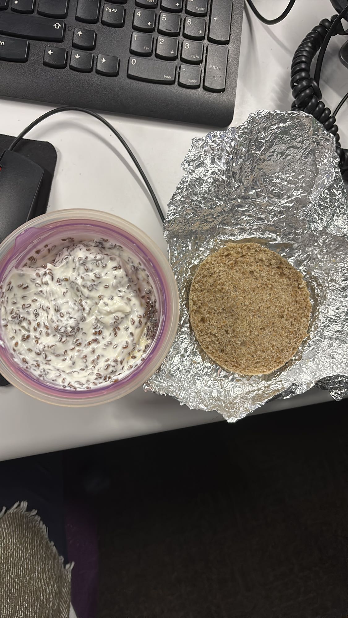 Yaourt aux graines et pain