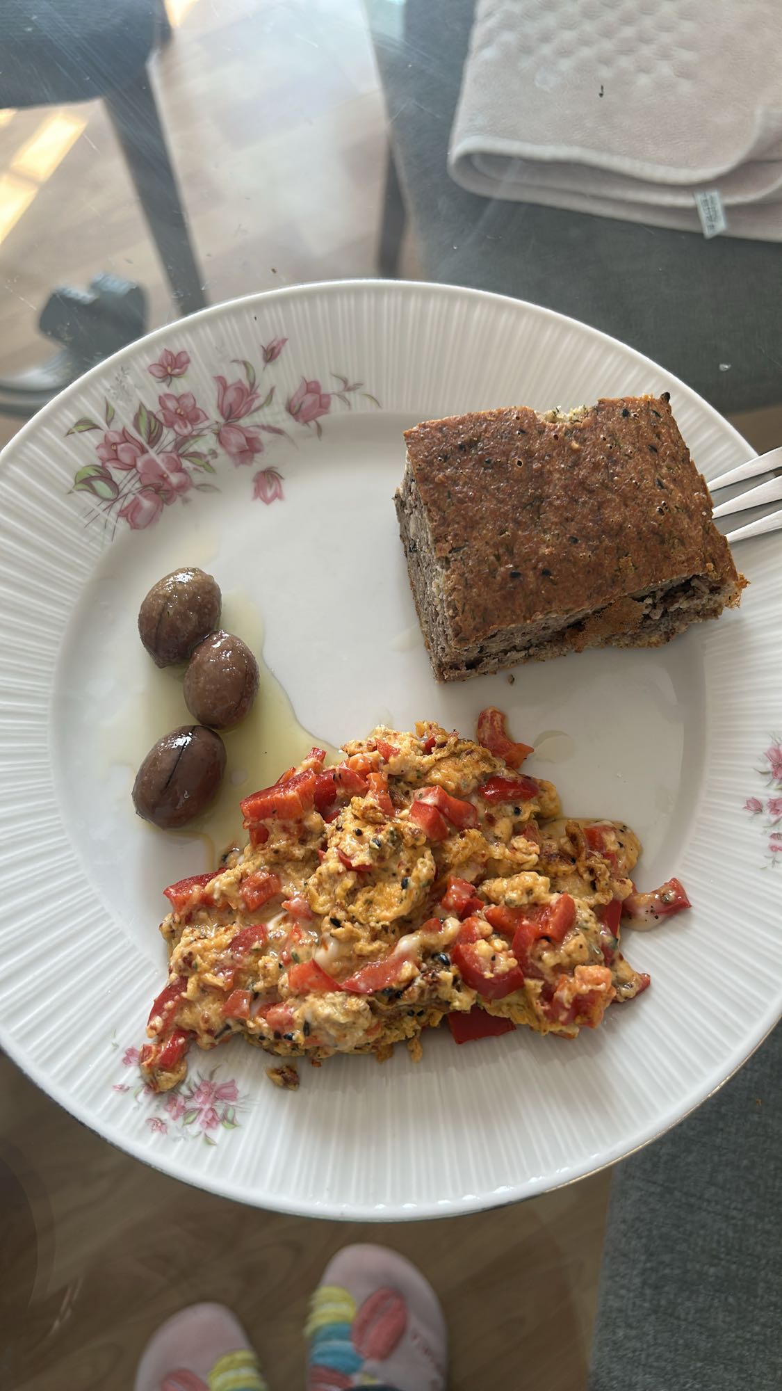 Menemen ve Tam Tahıllı Ekmek