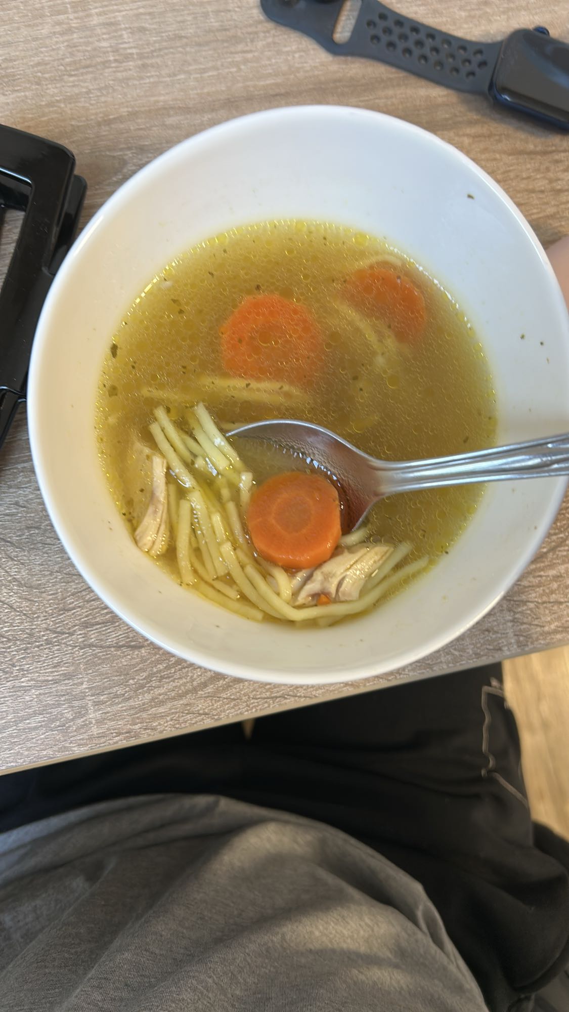 Kuřecí polévka s nudlemi