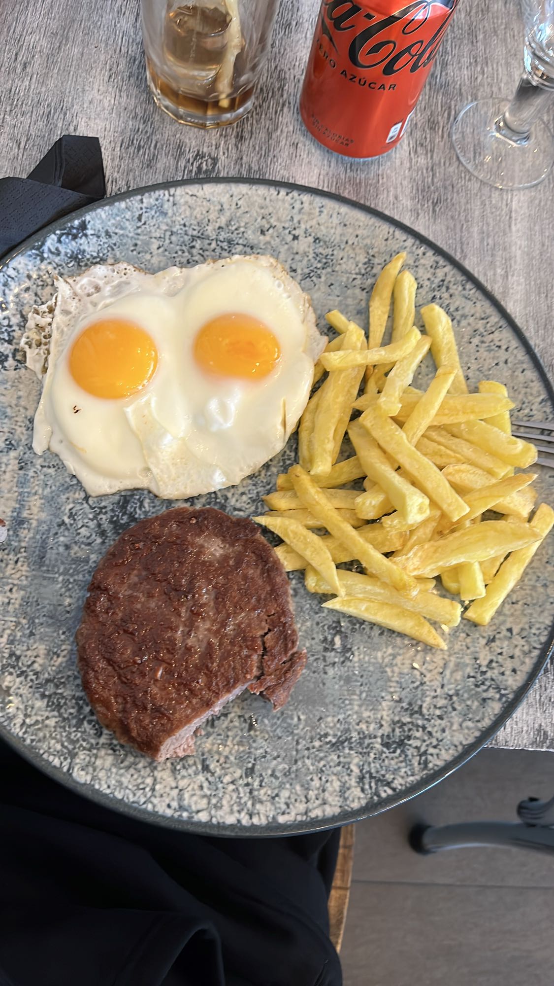 Carne con huevos y papas