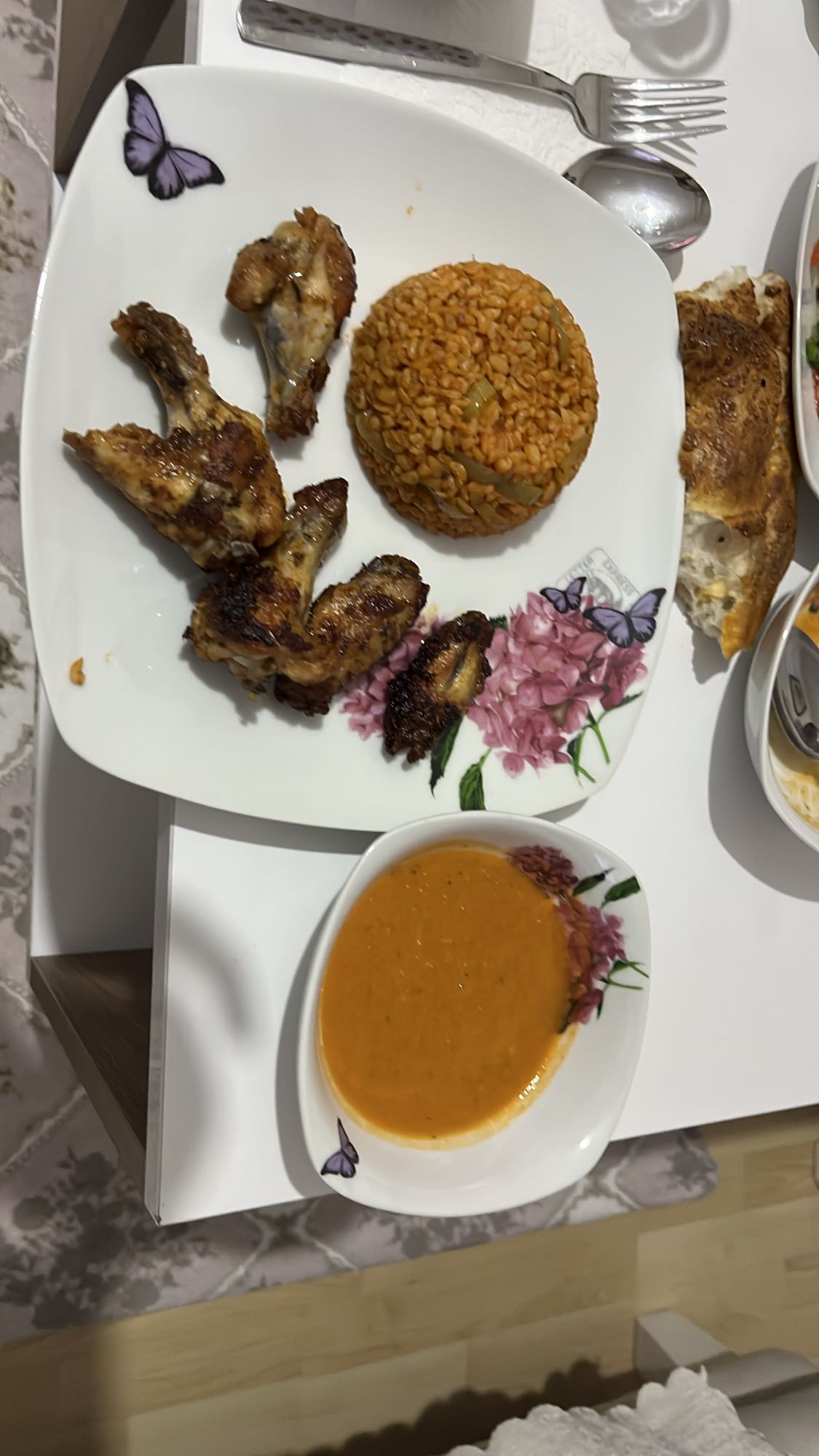 Tavuk Kanat ve Bulgur Pilavı