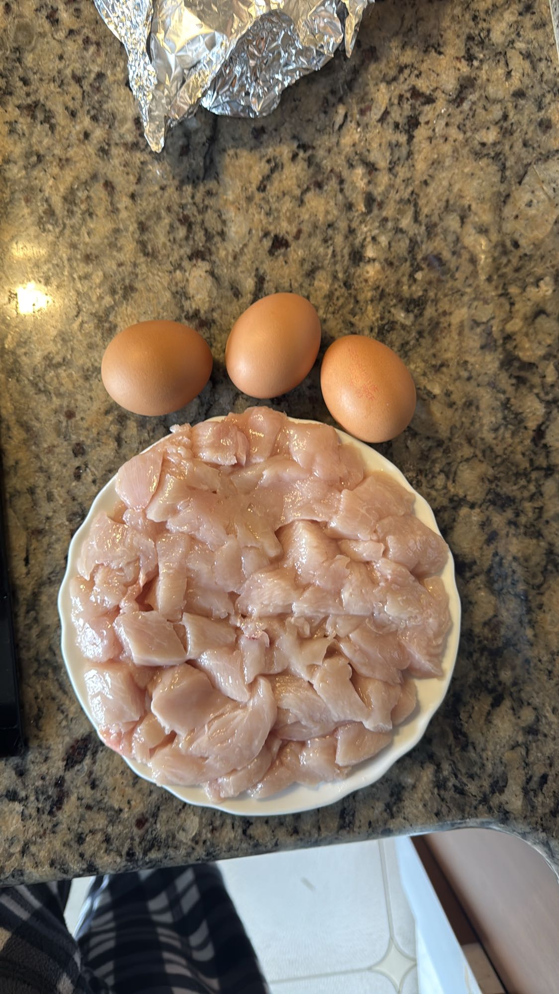 Pollo con huevos