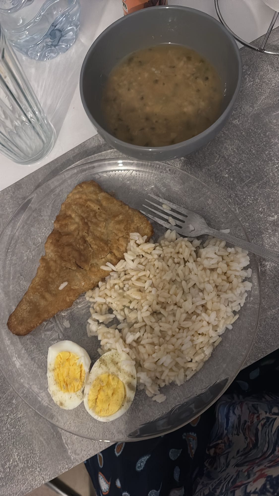 Riz avec poisson frit