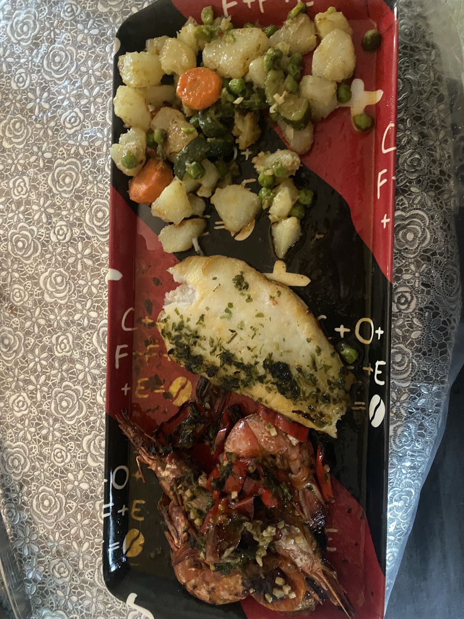 Pescado con camarones