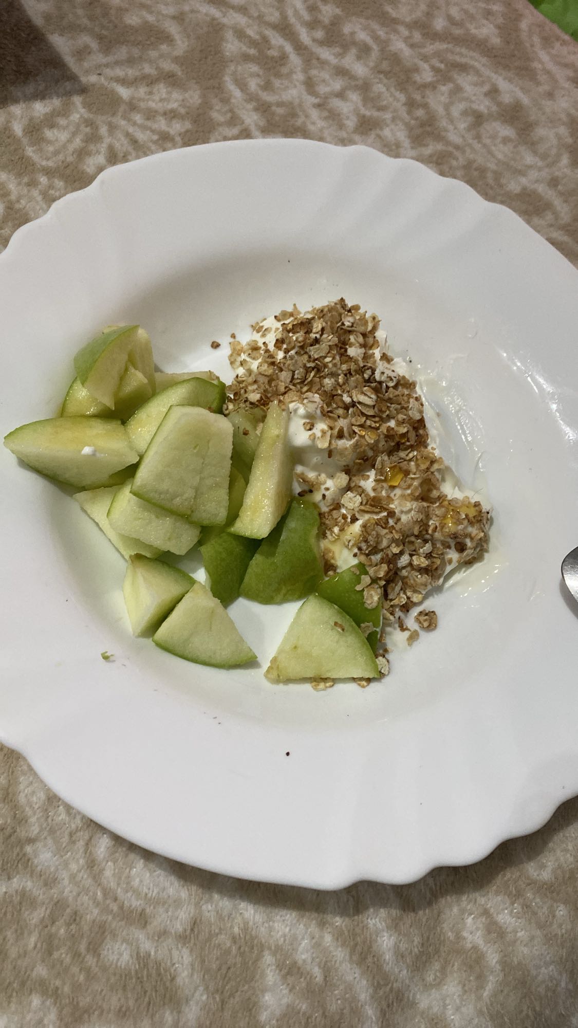 Yogur con manzana y granola